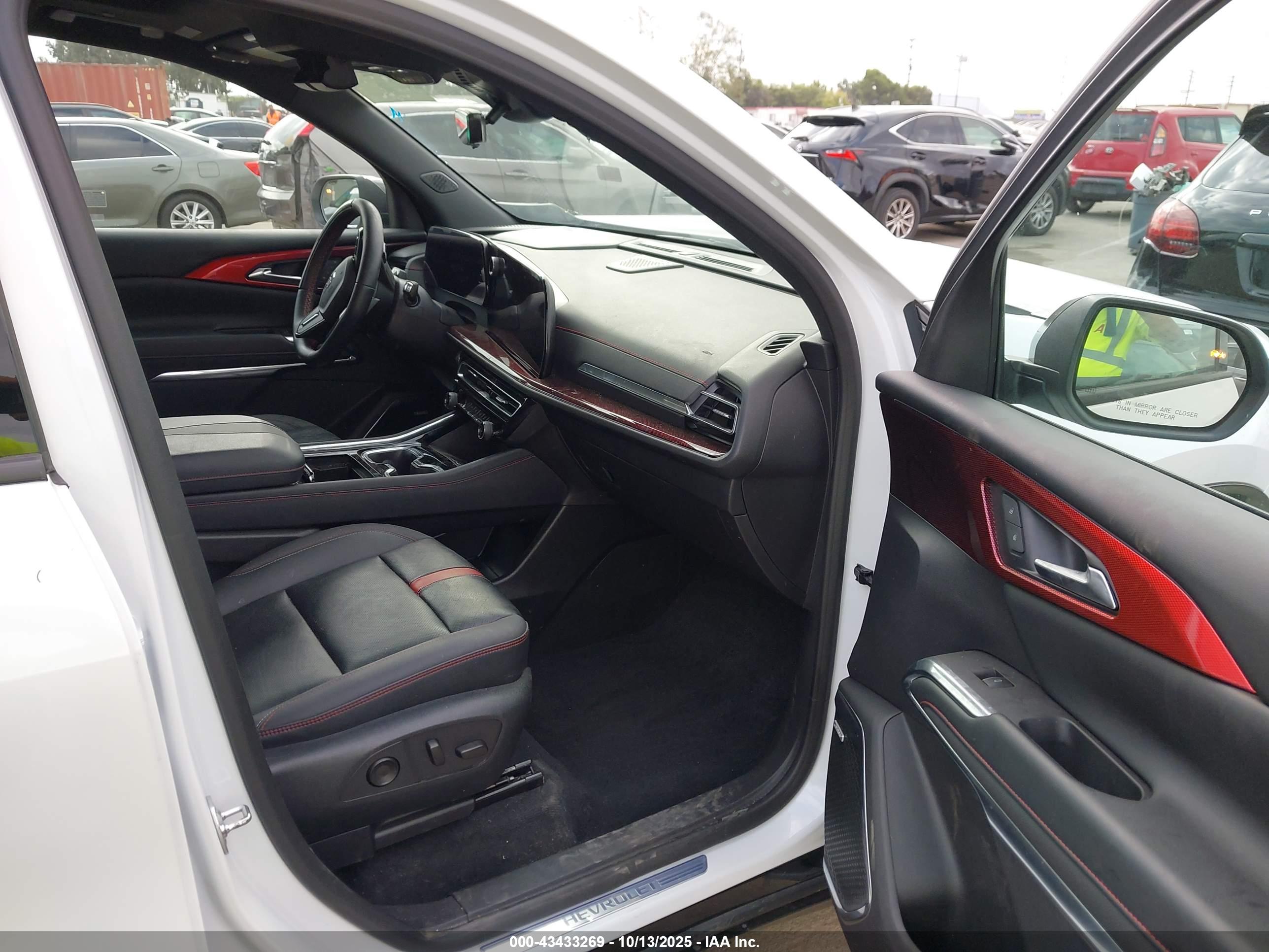 CHEVROLET TRAVERSE image 5
