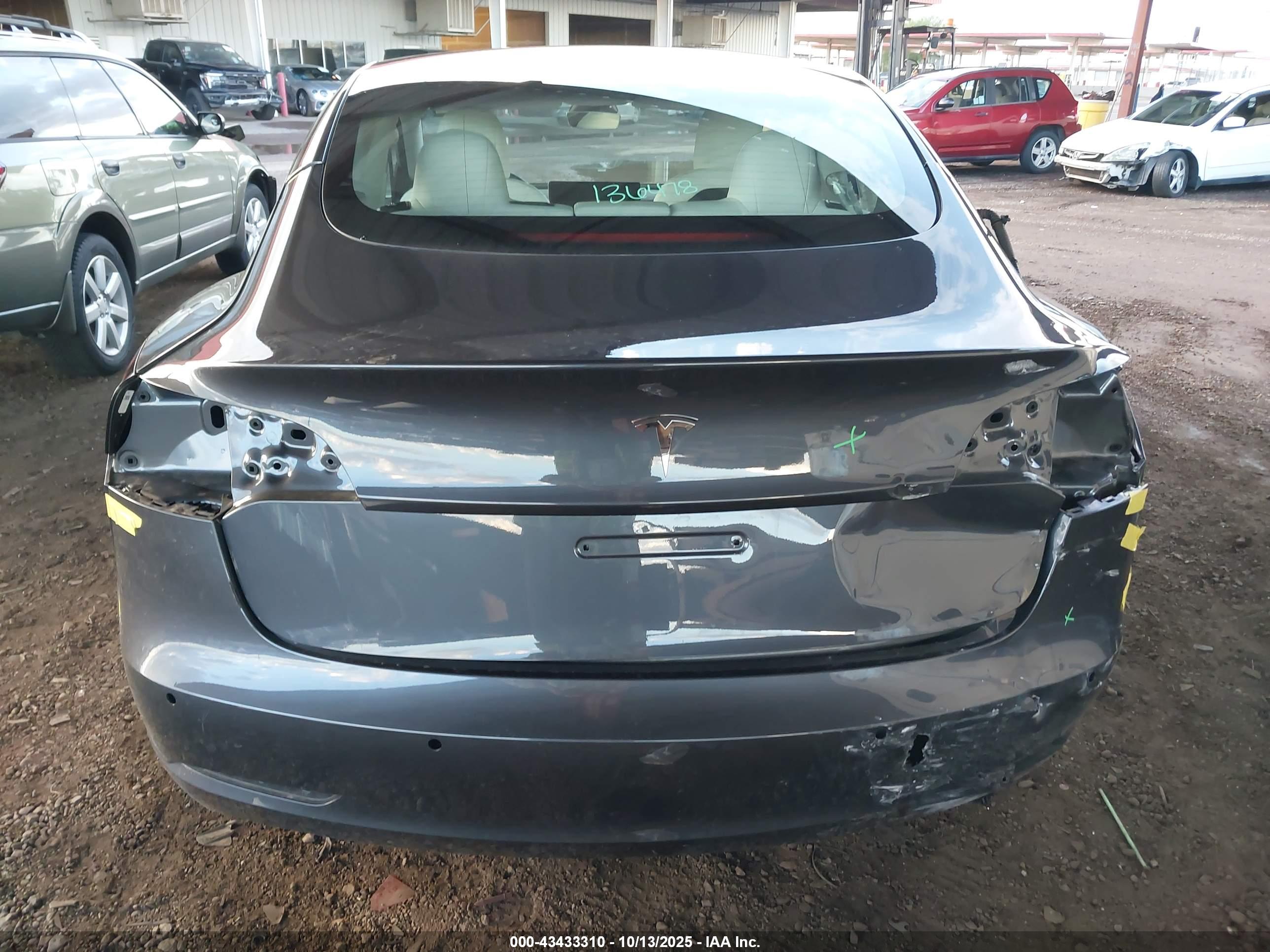 TESLA MODEL image 6