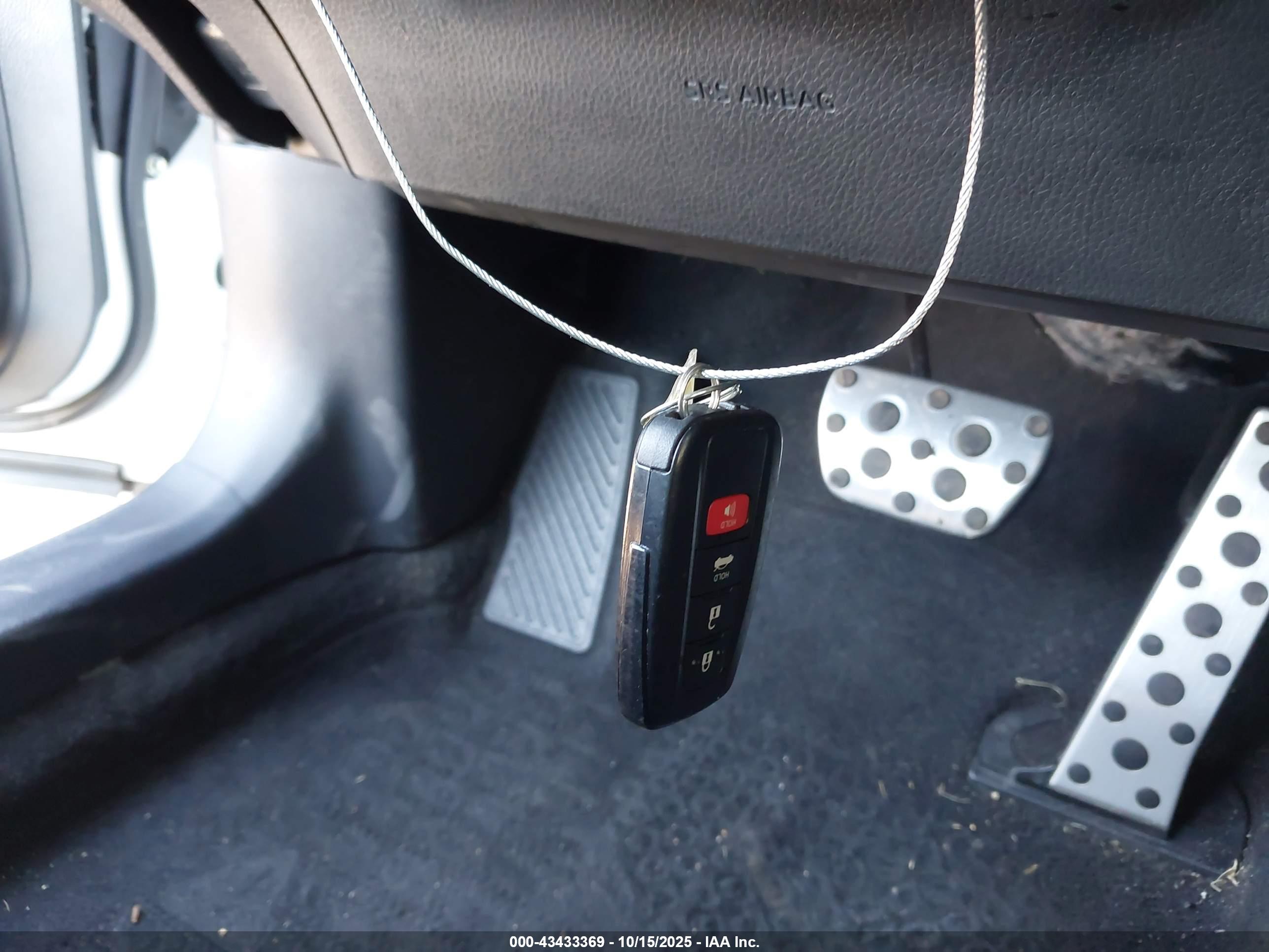 TOYOTA CAMRY image 11