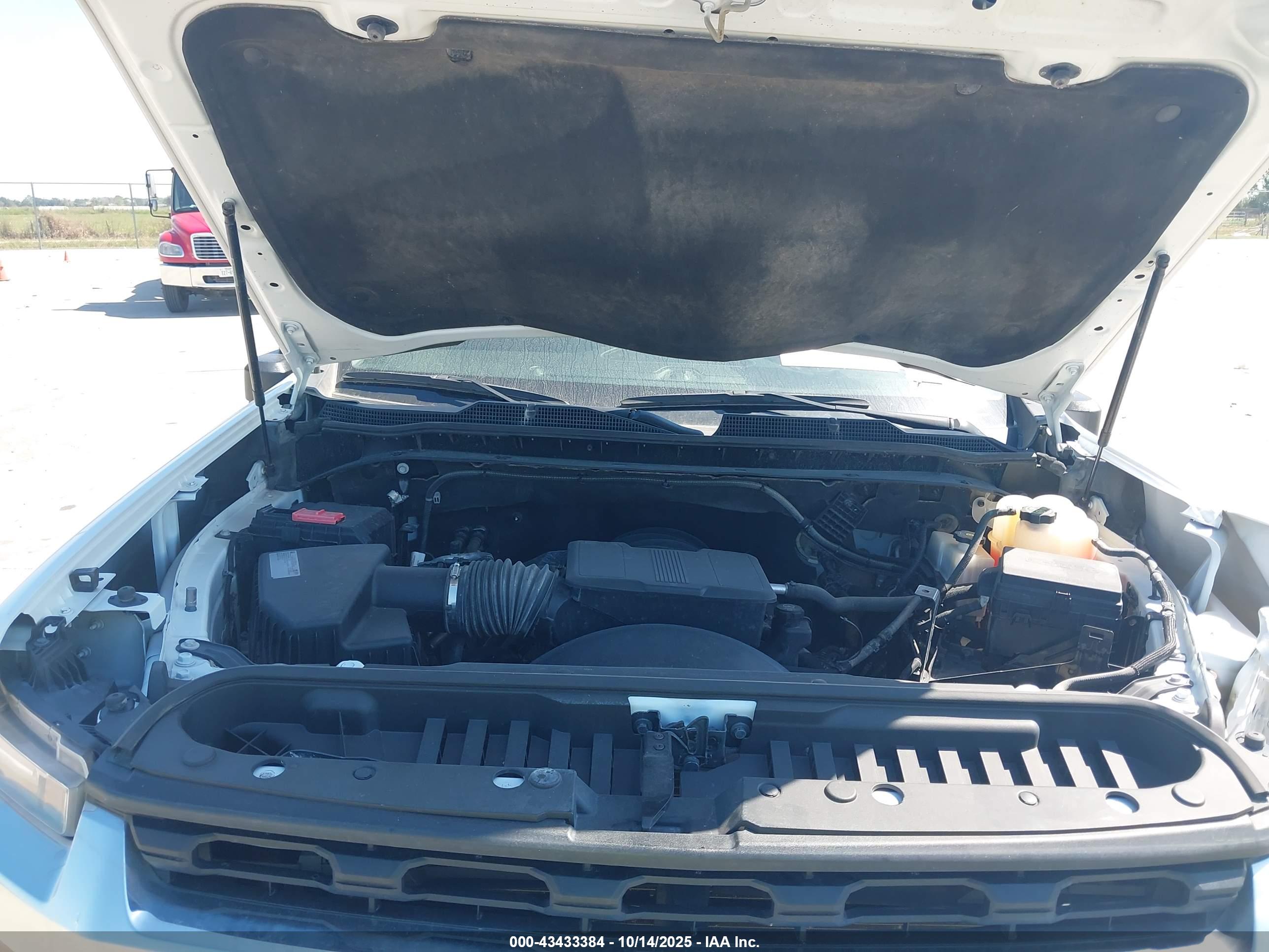 CHEVROLET SILVERADO image 10