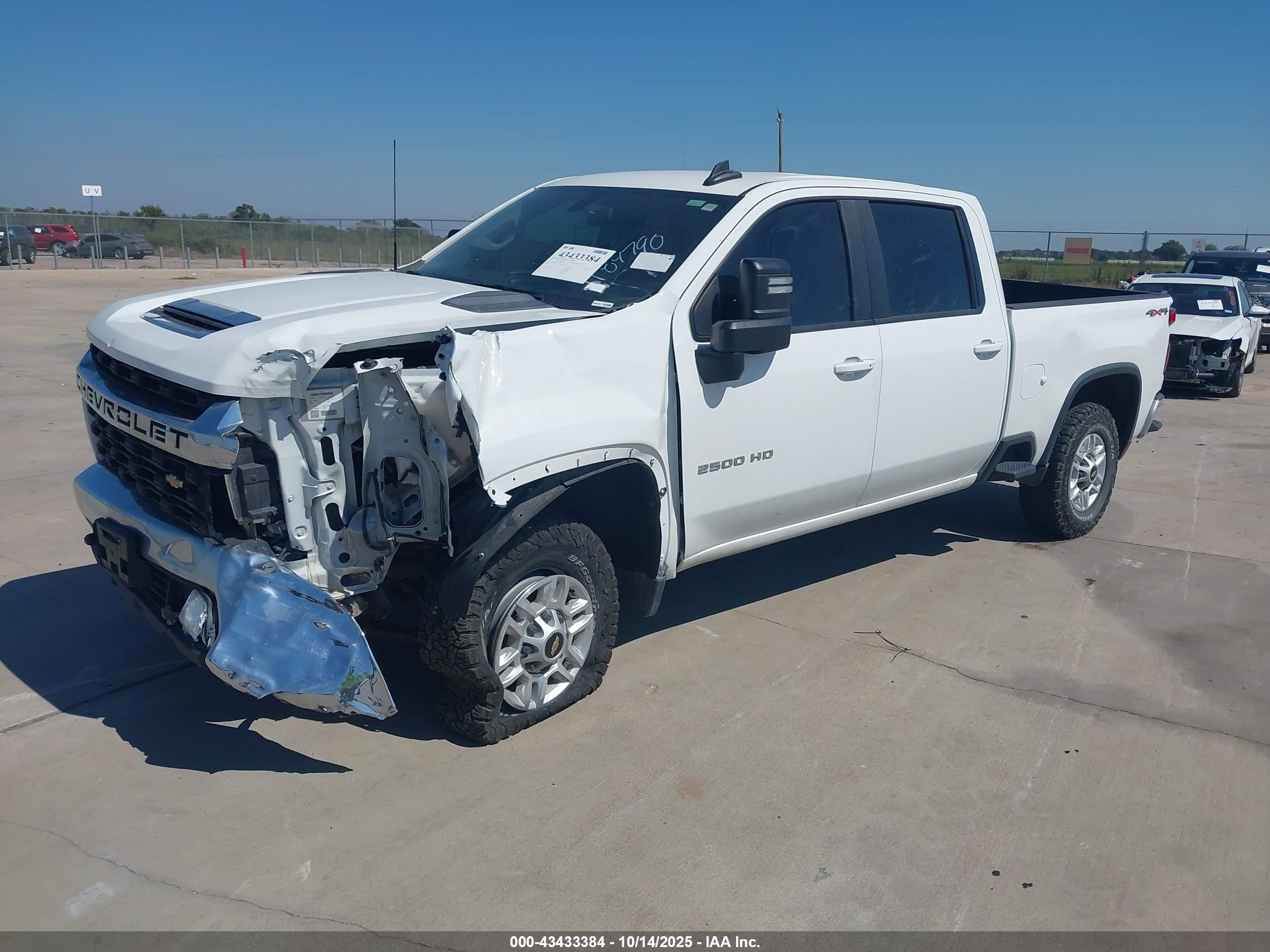 CHEVROLET SILVERADO image 2