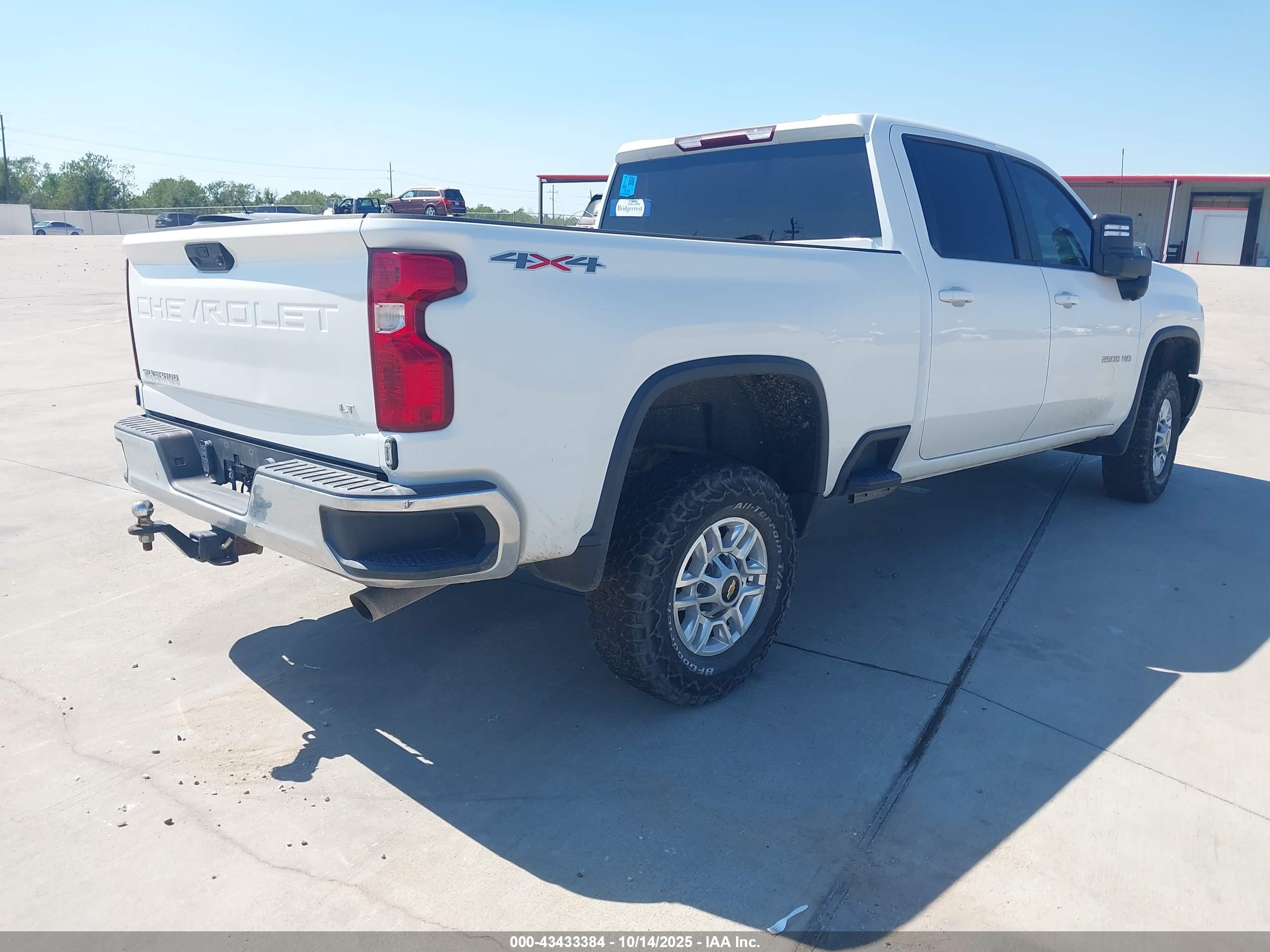 CHEVROLET SILVERADO image 4