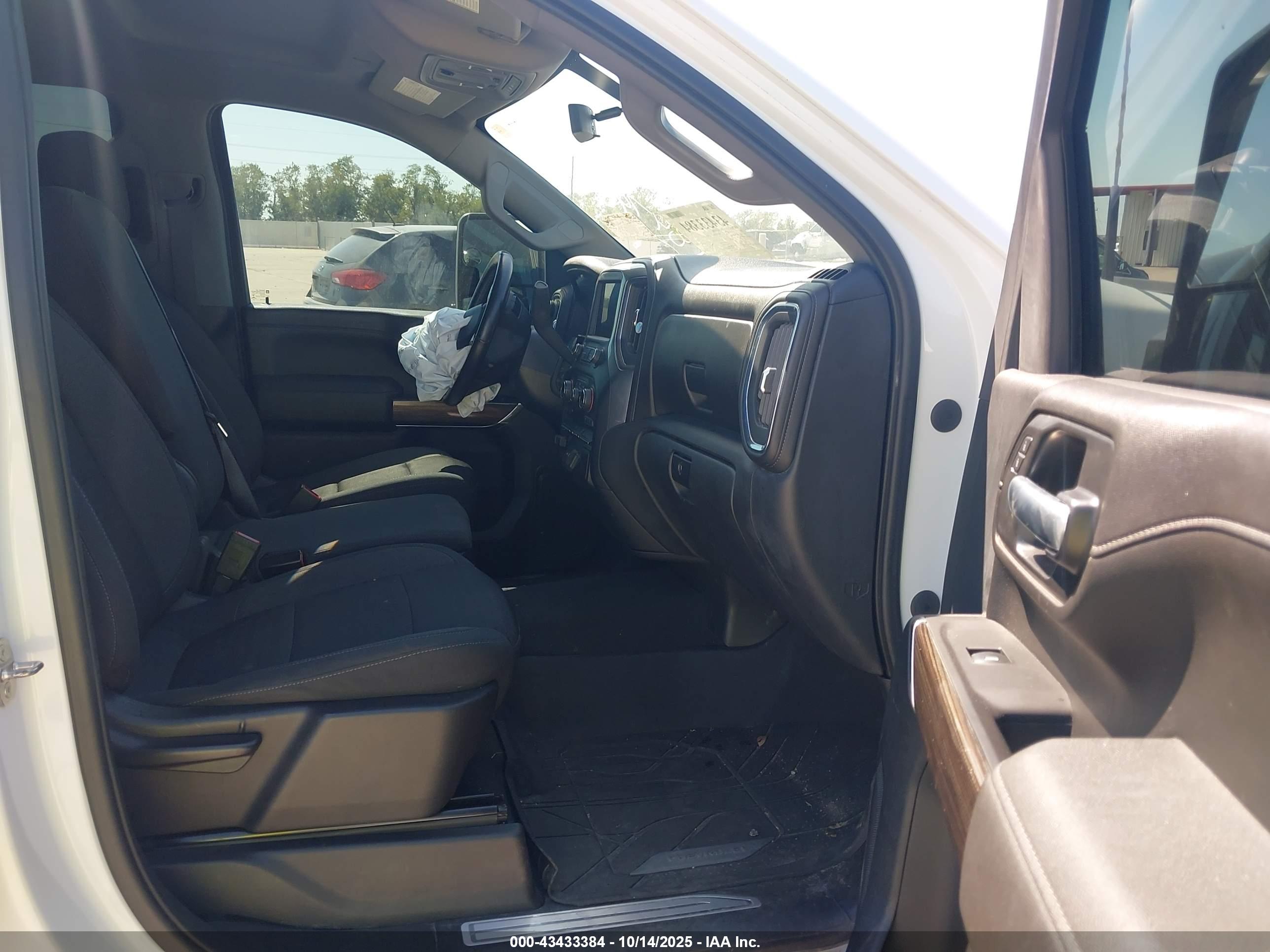 CHEVROLET SILVERADO image 5