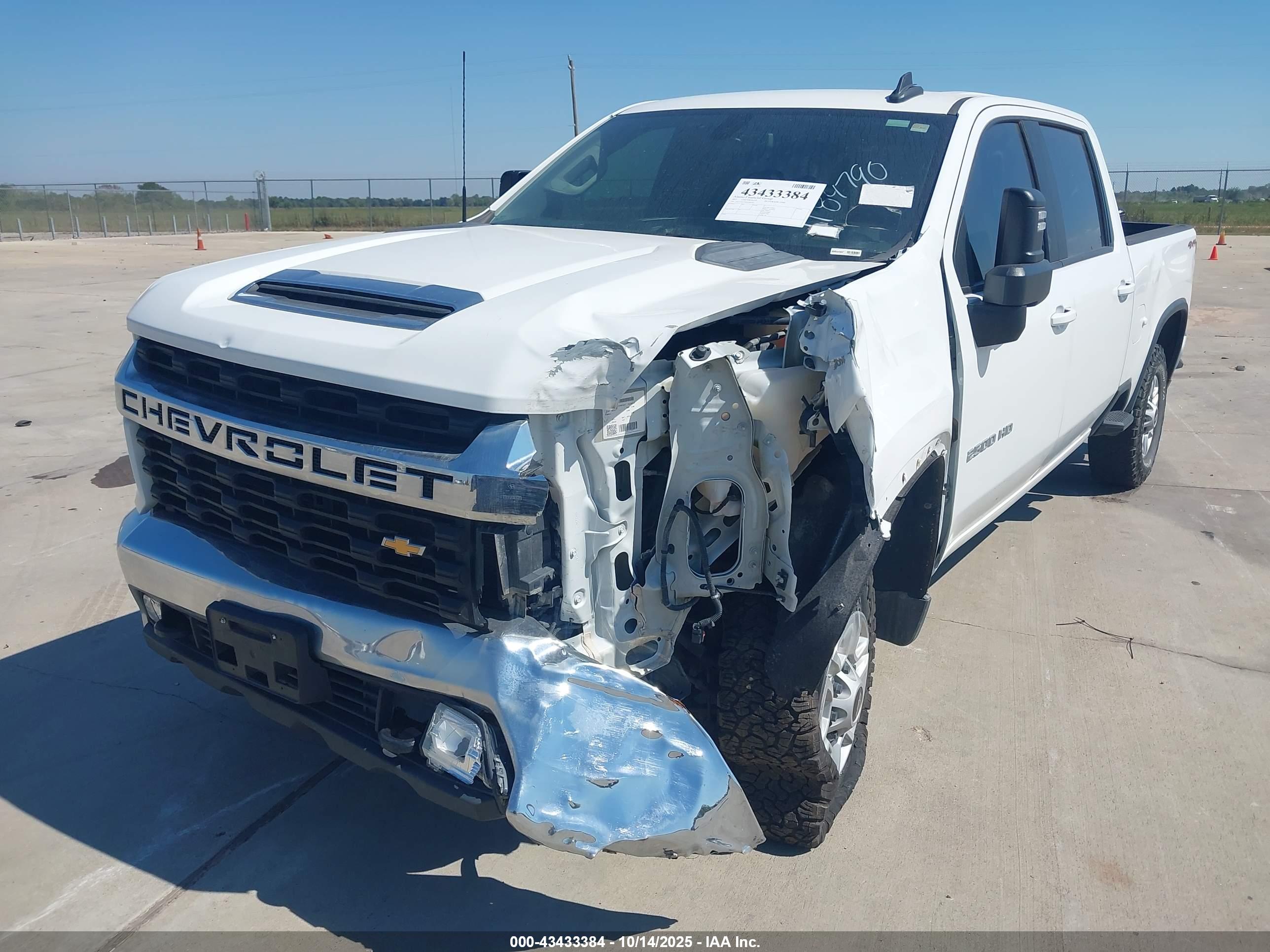 CHEVROLET SILVERADO image 6