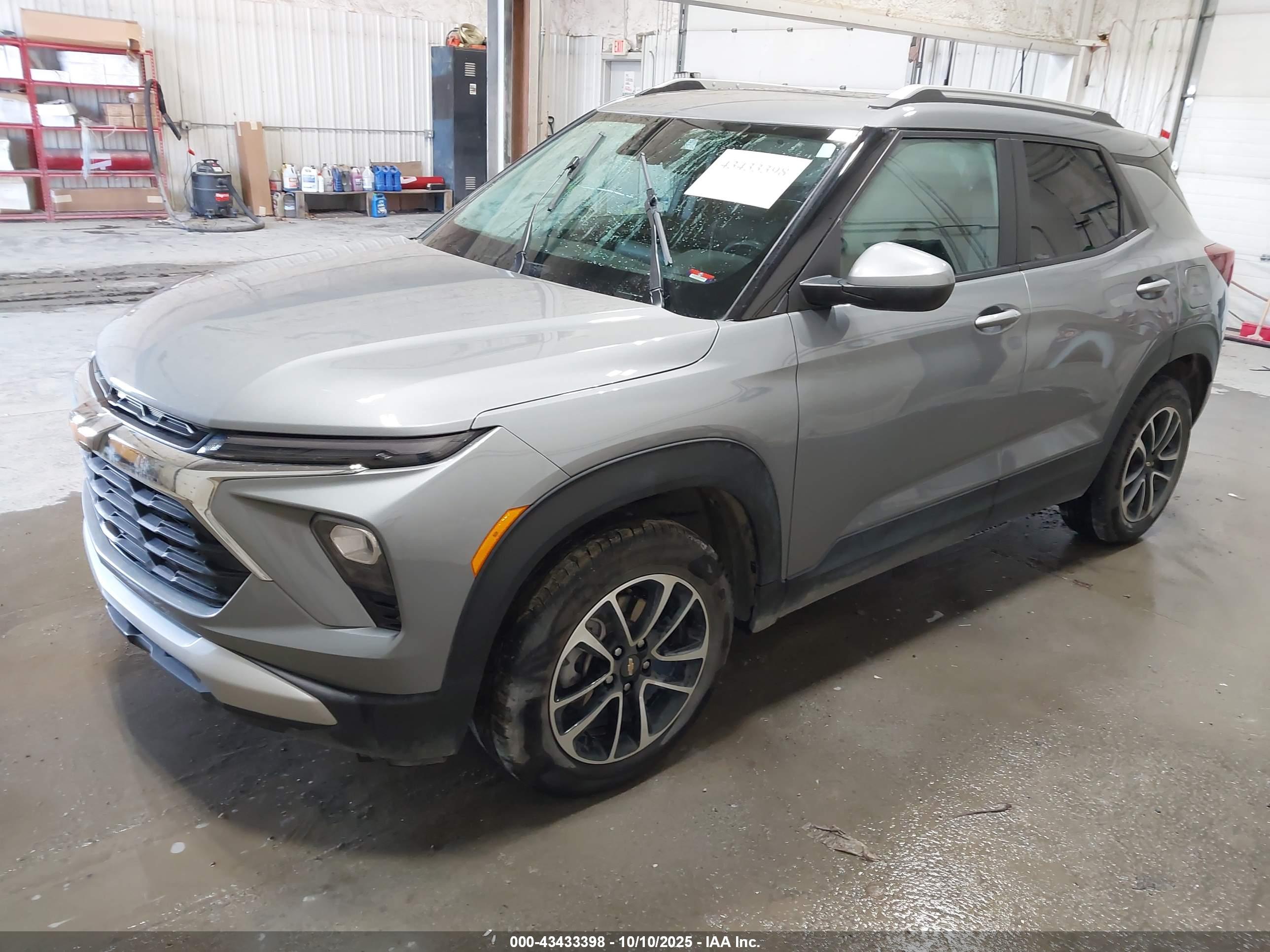 CHEVROLET TRAILBLAZER image 2