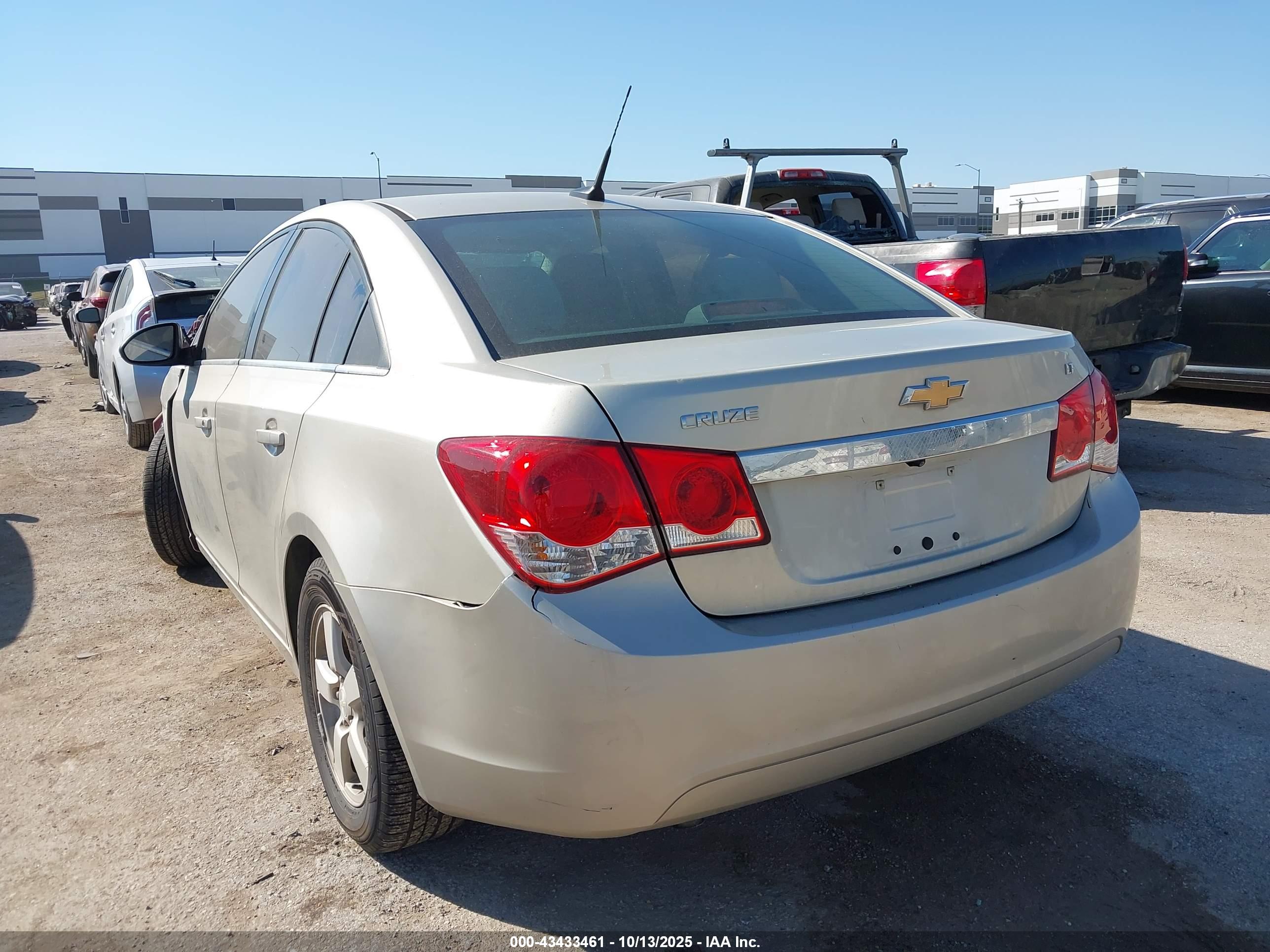 CHEVROLET CRUZE image 3