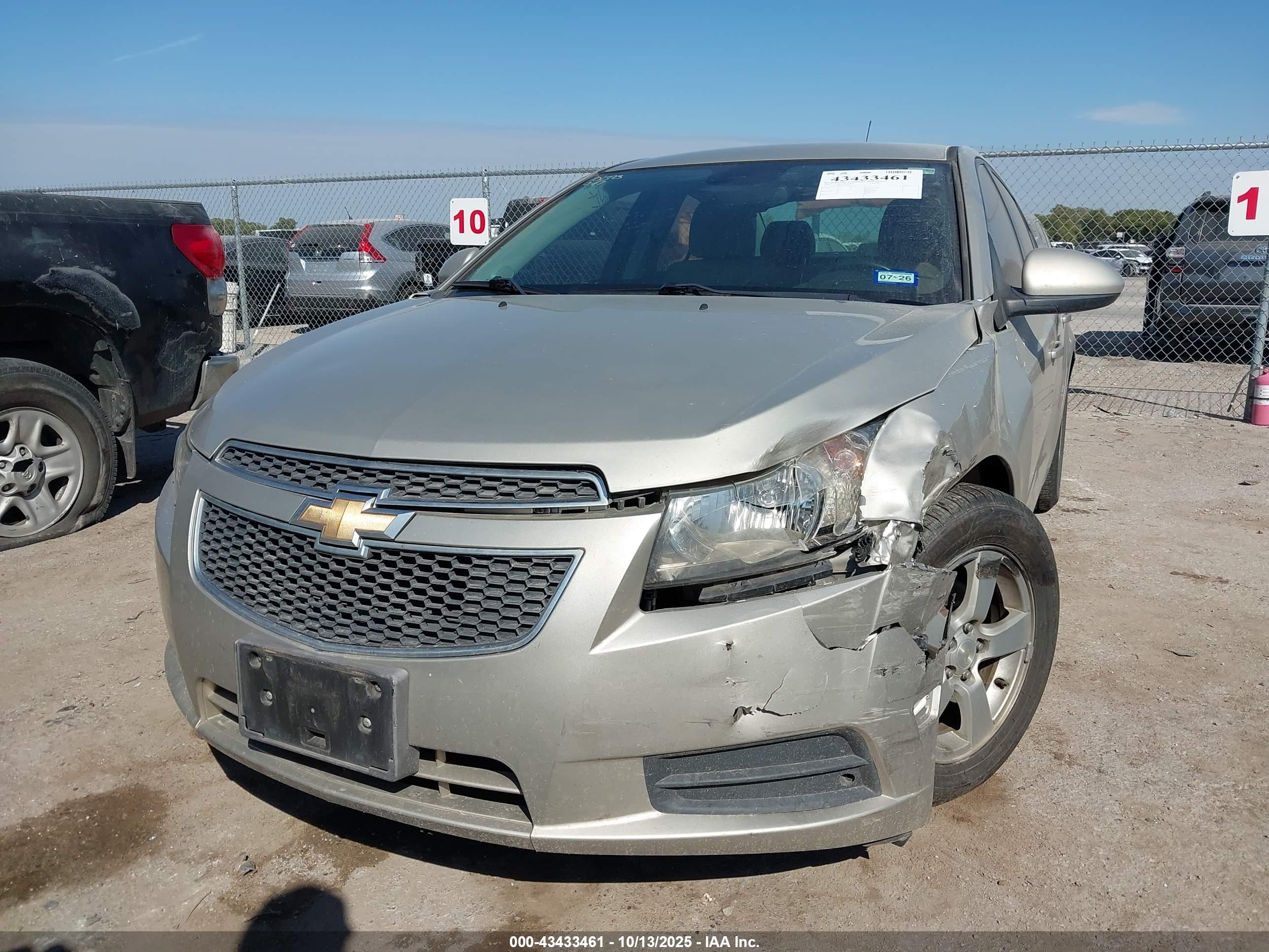 CHEVROLET CRUZE image 6