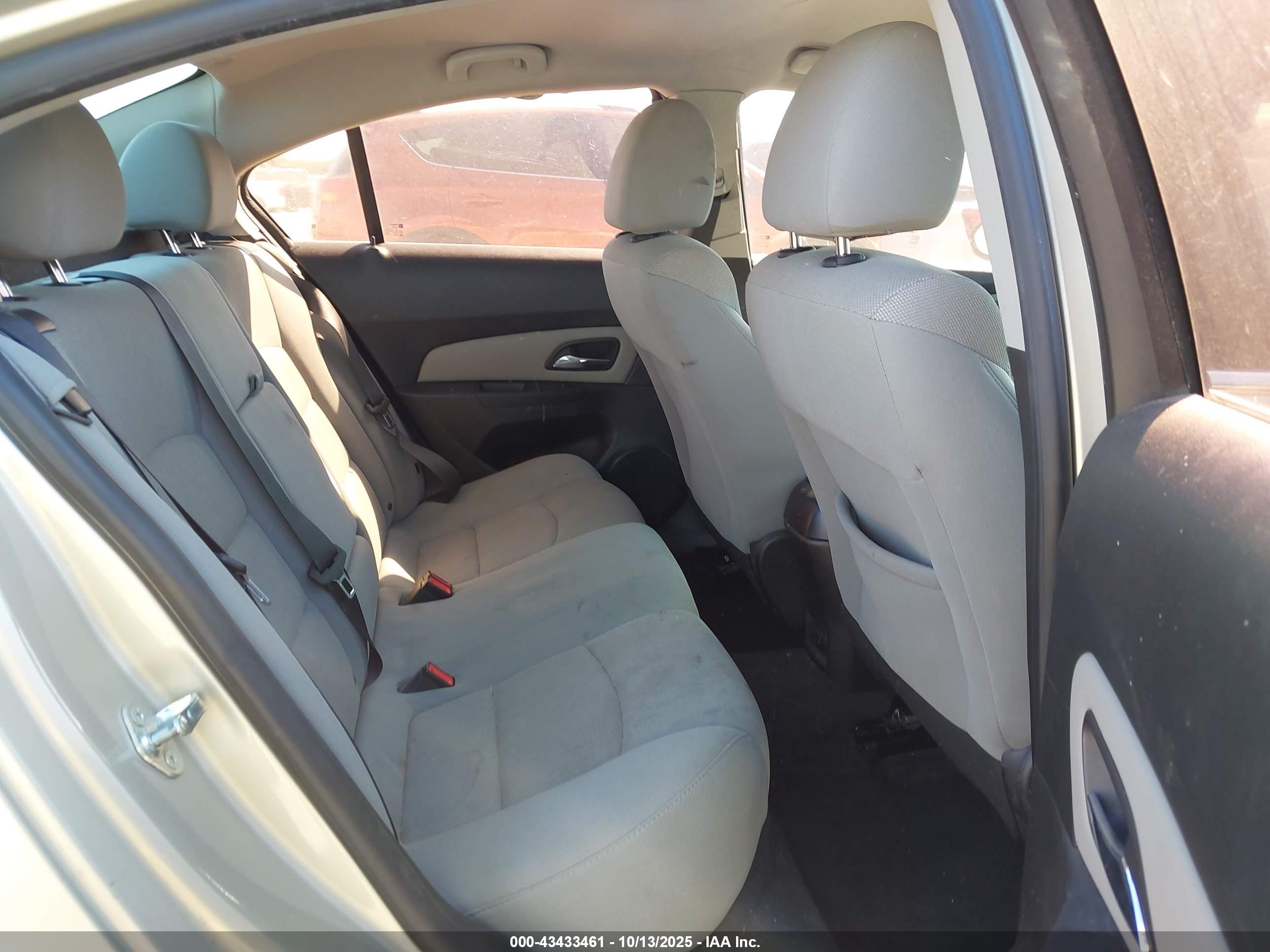 CHEVROLET CRUZE image 8