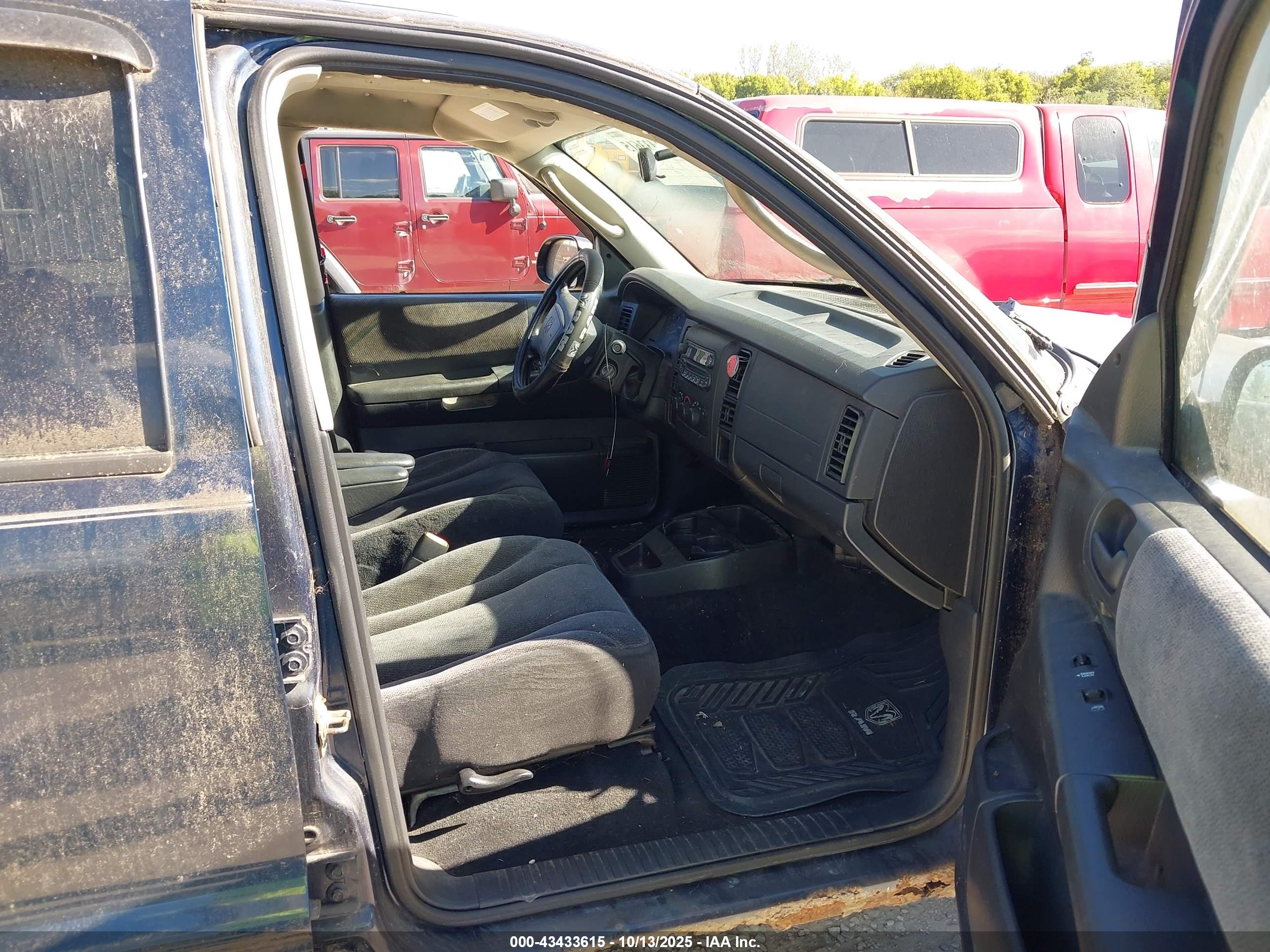DODGE DAKOTA image 5