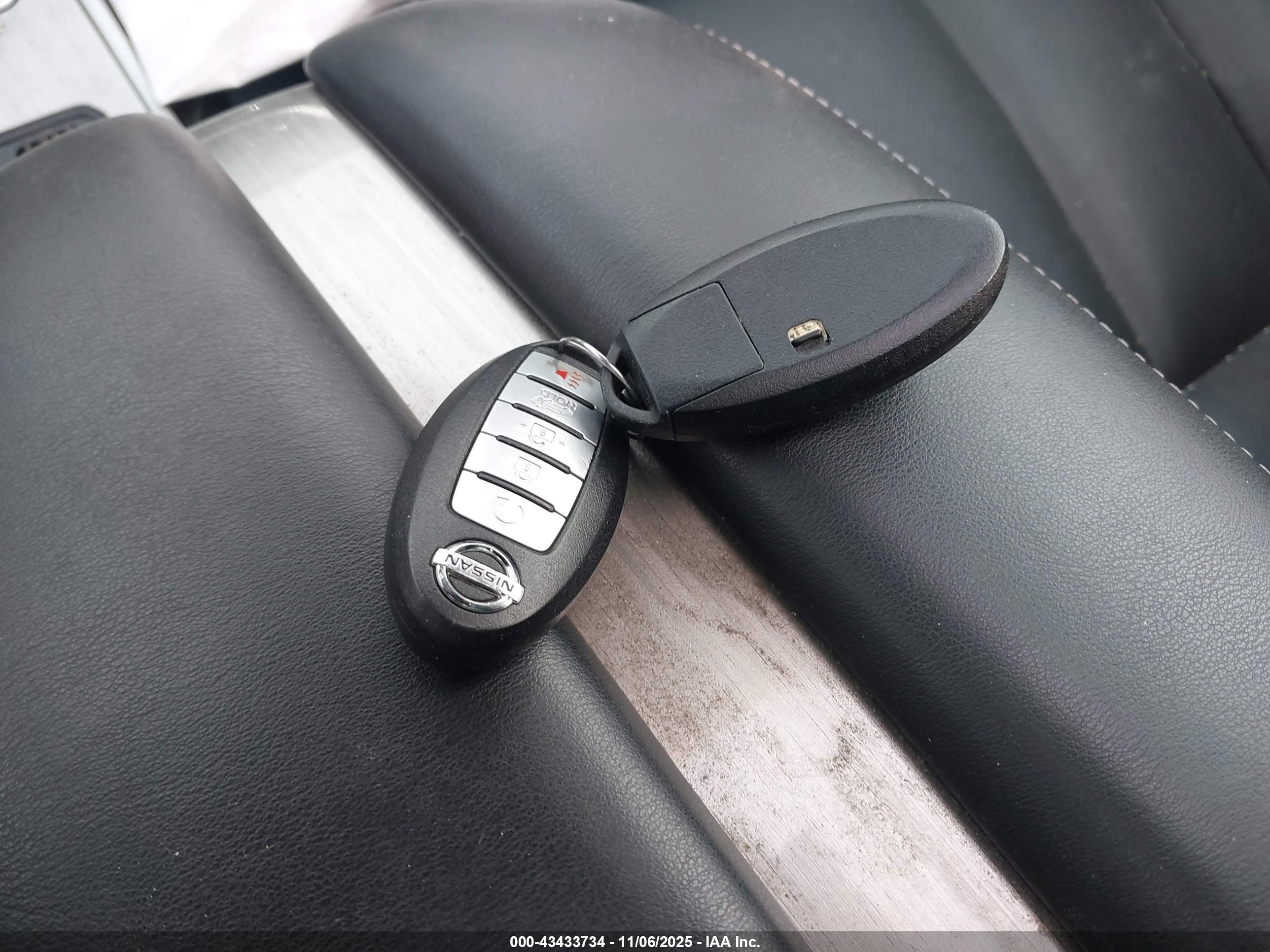 NISSAN MURANO image 11