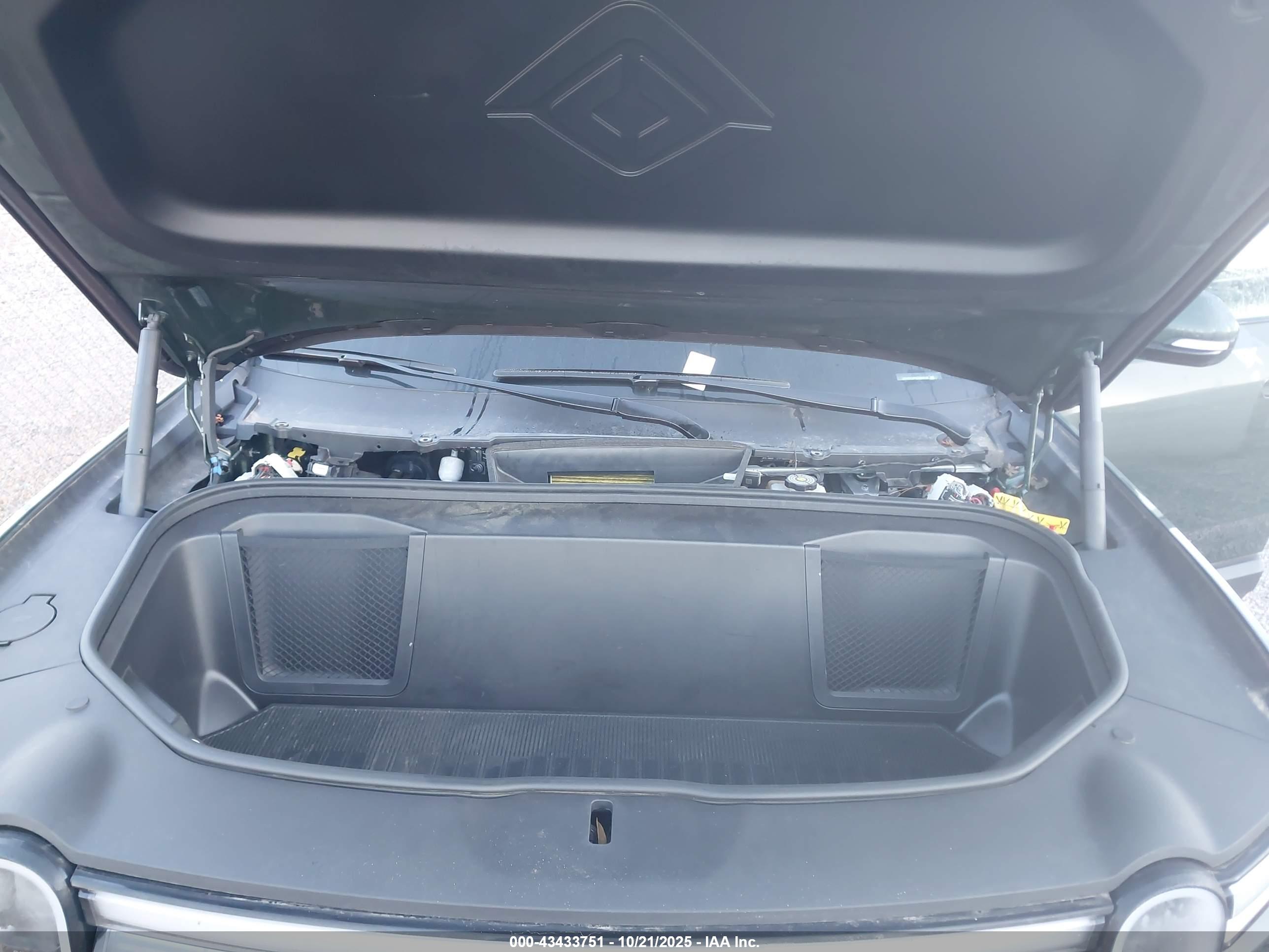 RIVIAN R1S image 10