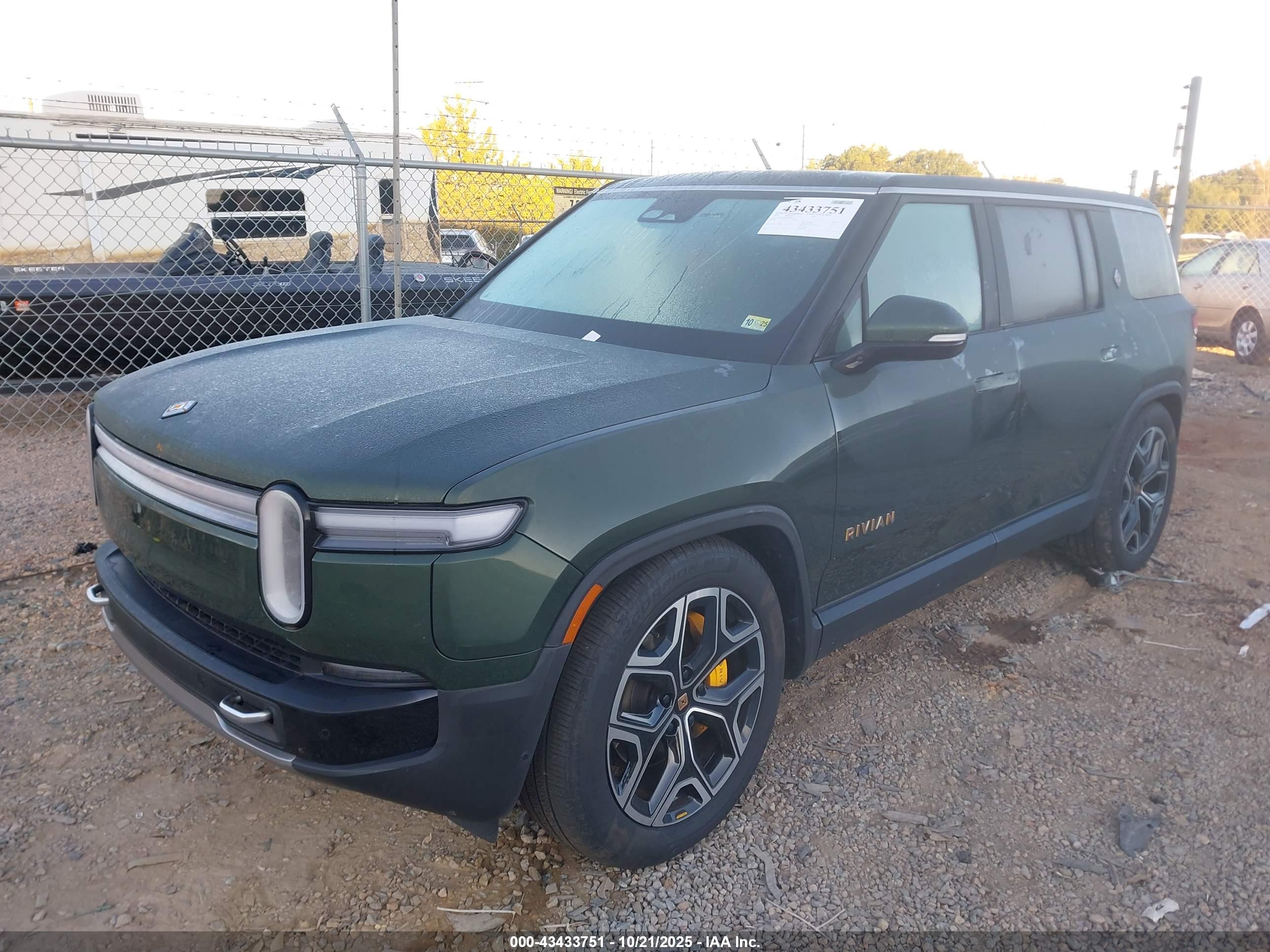 RIVIAN R1S image 2