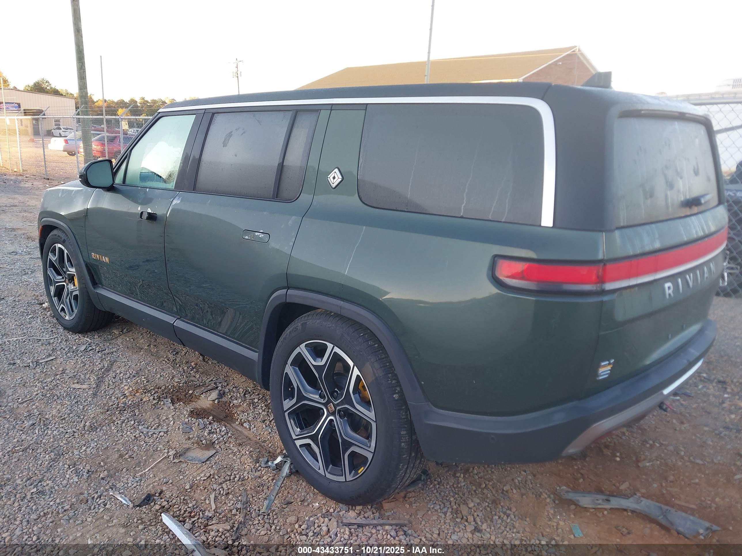 RIVIAN R1S image 3
