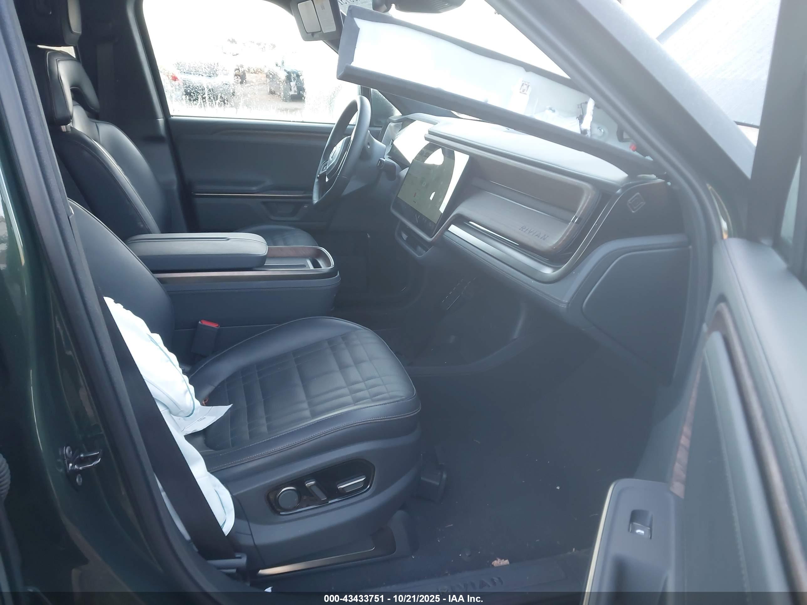 RIVIAN R1S image 5