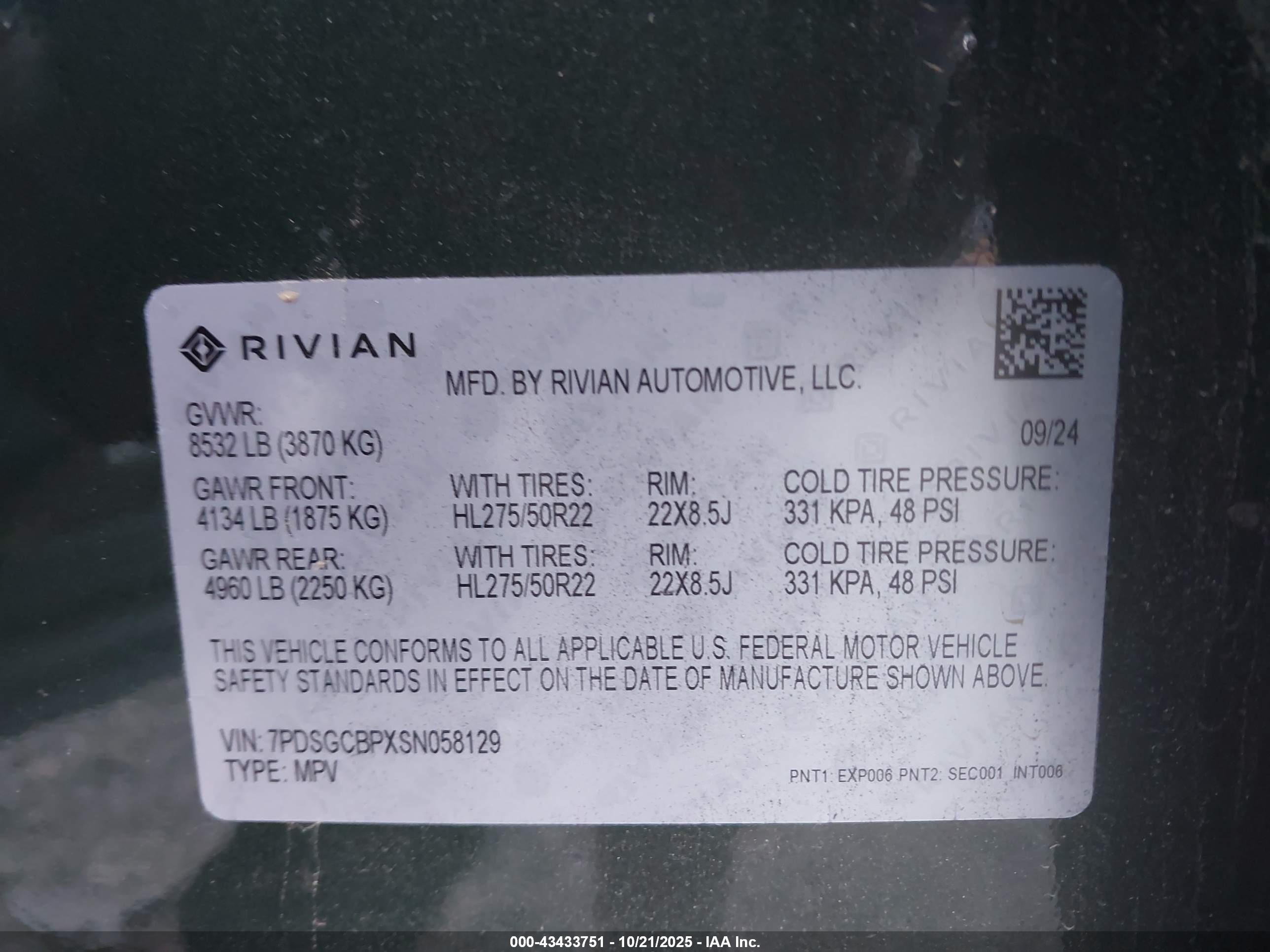 RIVIAN R1S image 9