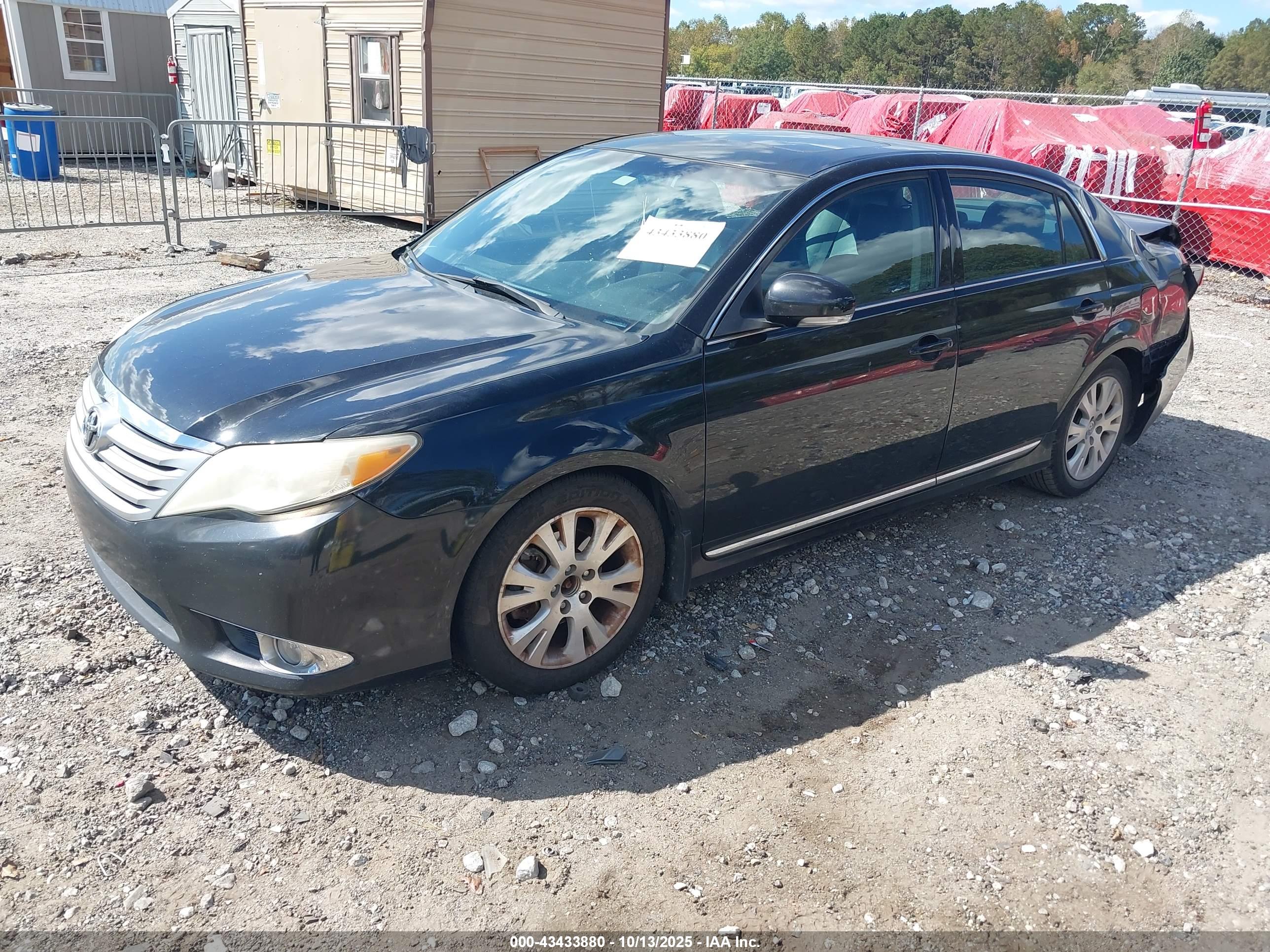 TOYOTA AVALON image 2