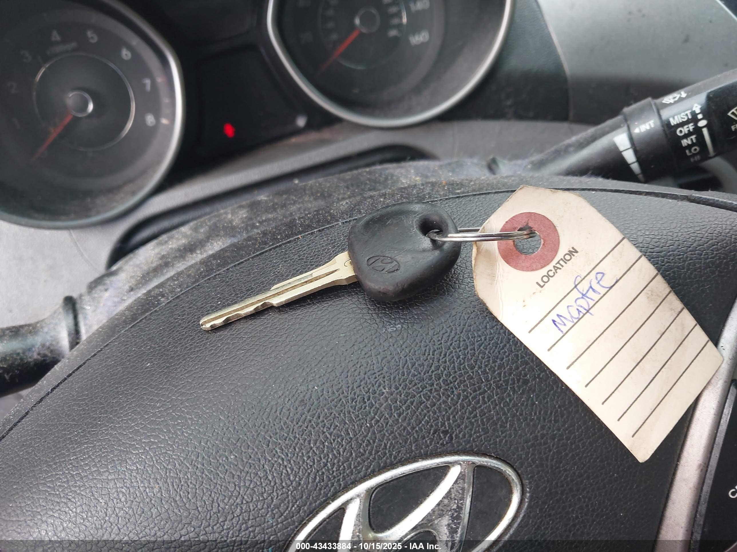HYUNDAI ELANTRA image 11