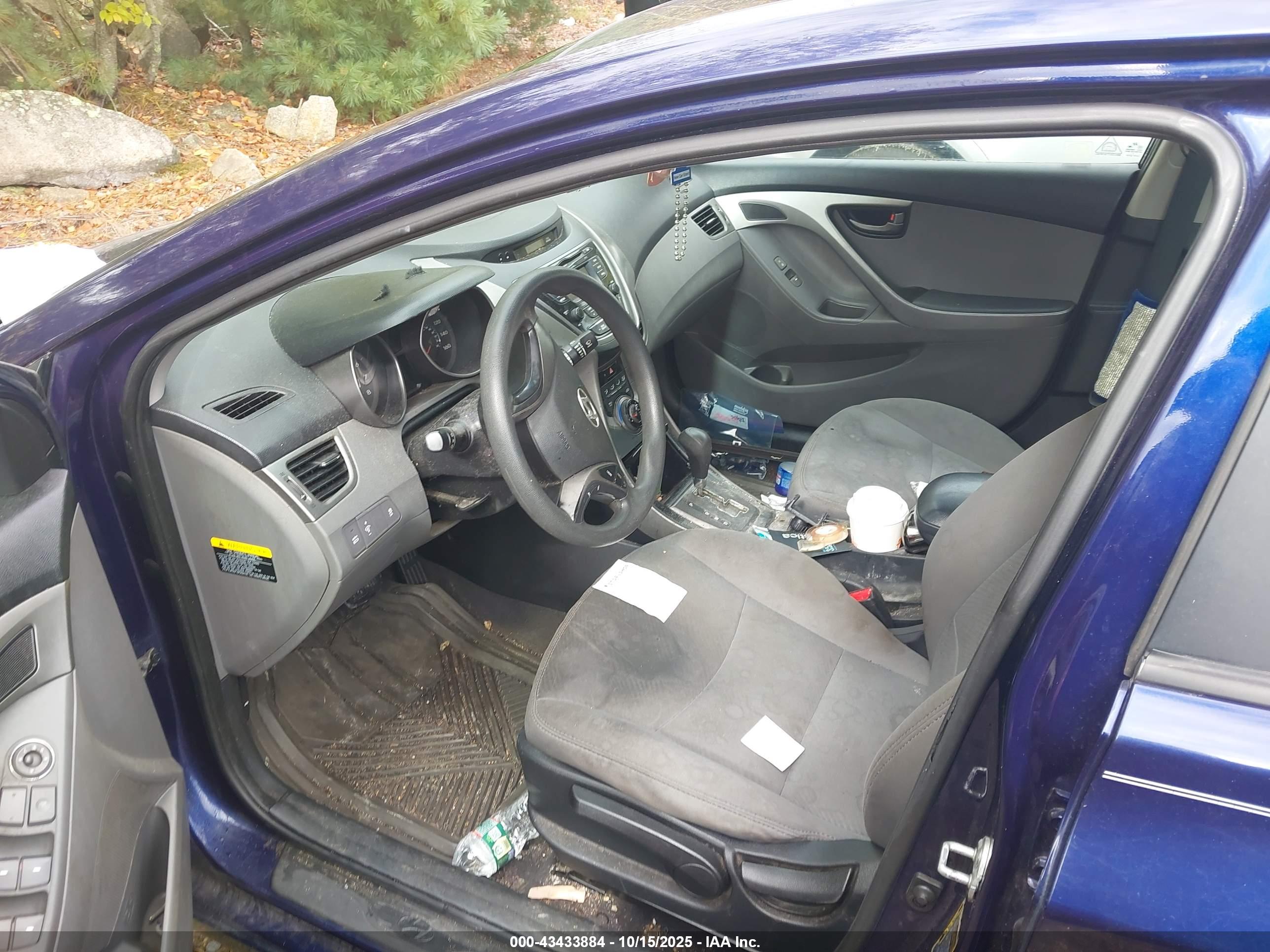 HYUNDAI ELANTRA image 5