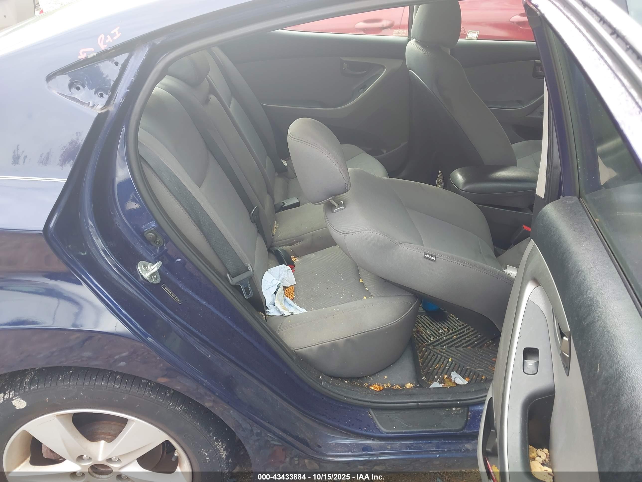 HYUNDAI ELANTRA image 8