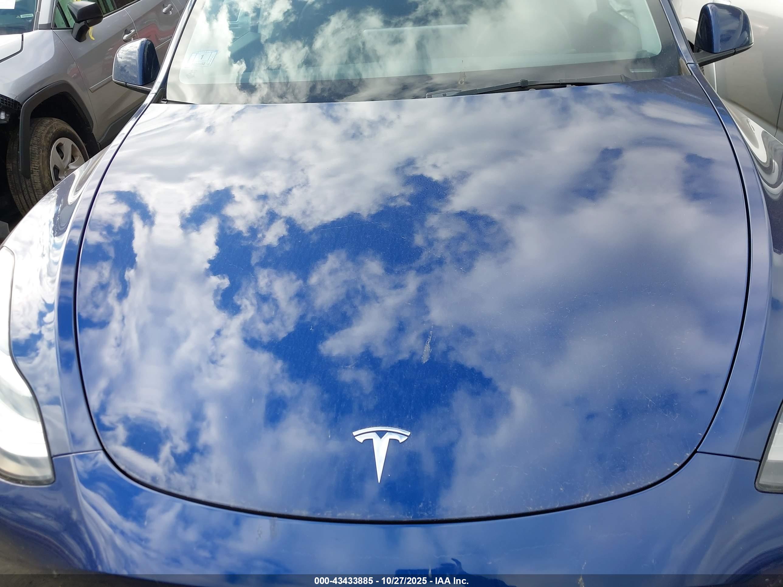 TESLA MODEL image 10