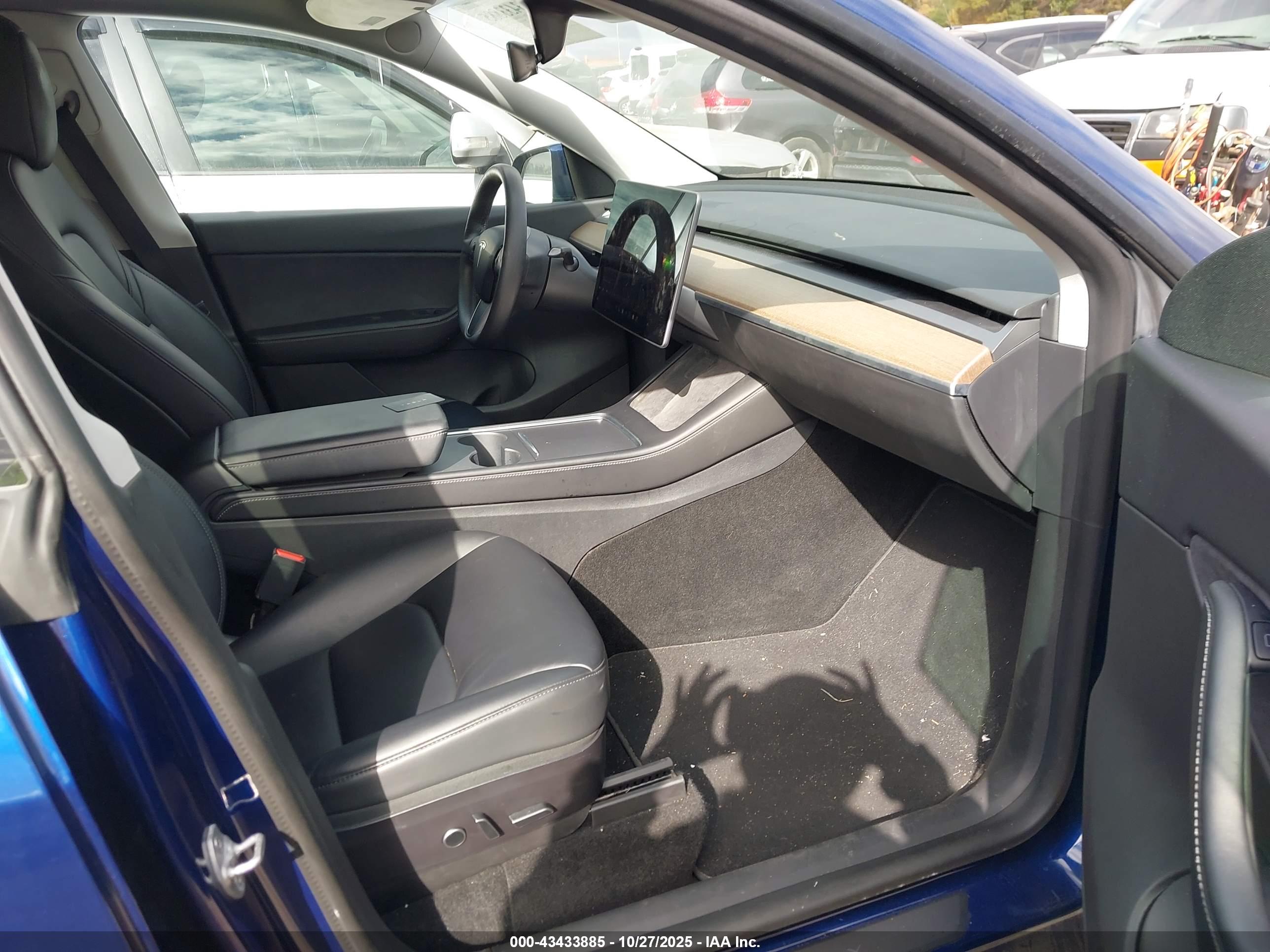 TESLA MODEL image 5