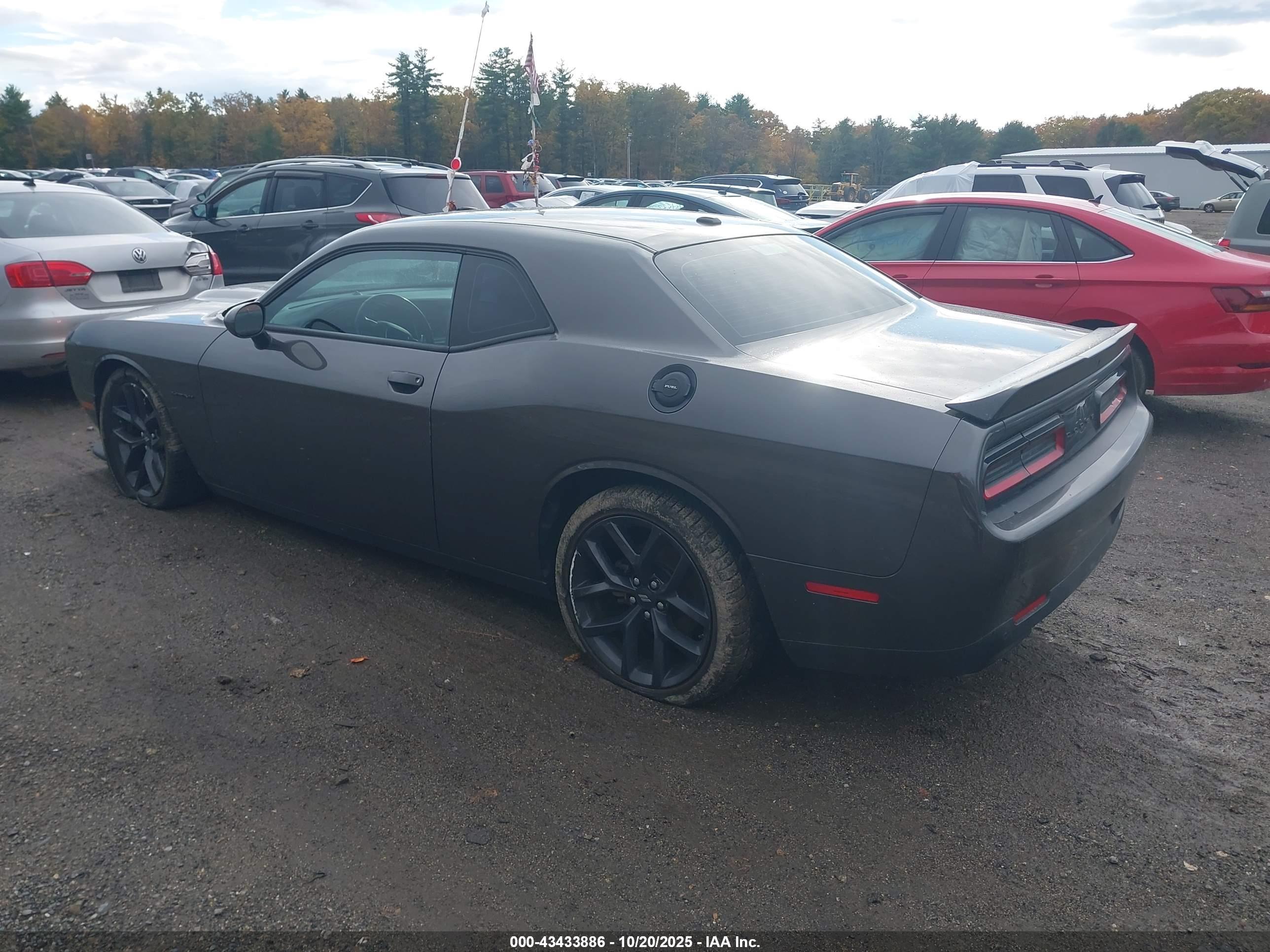 DODGE CHALLENGER image 3