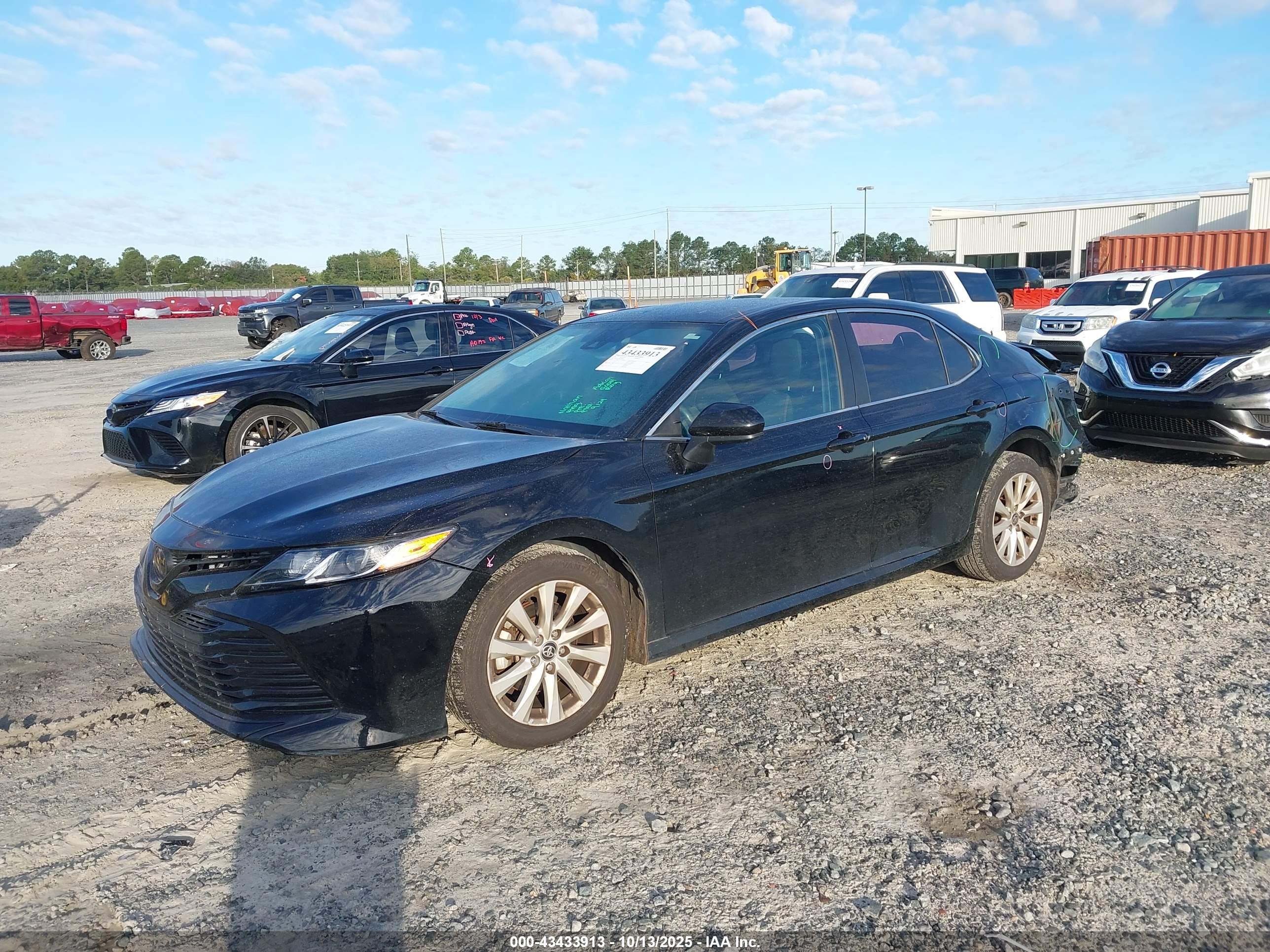 TOYOTA CAMRY image 2