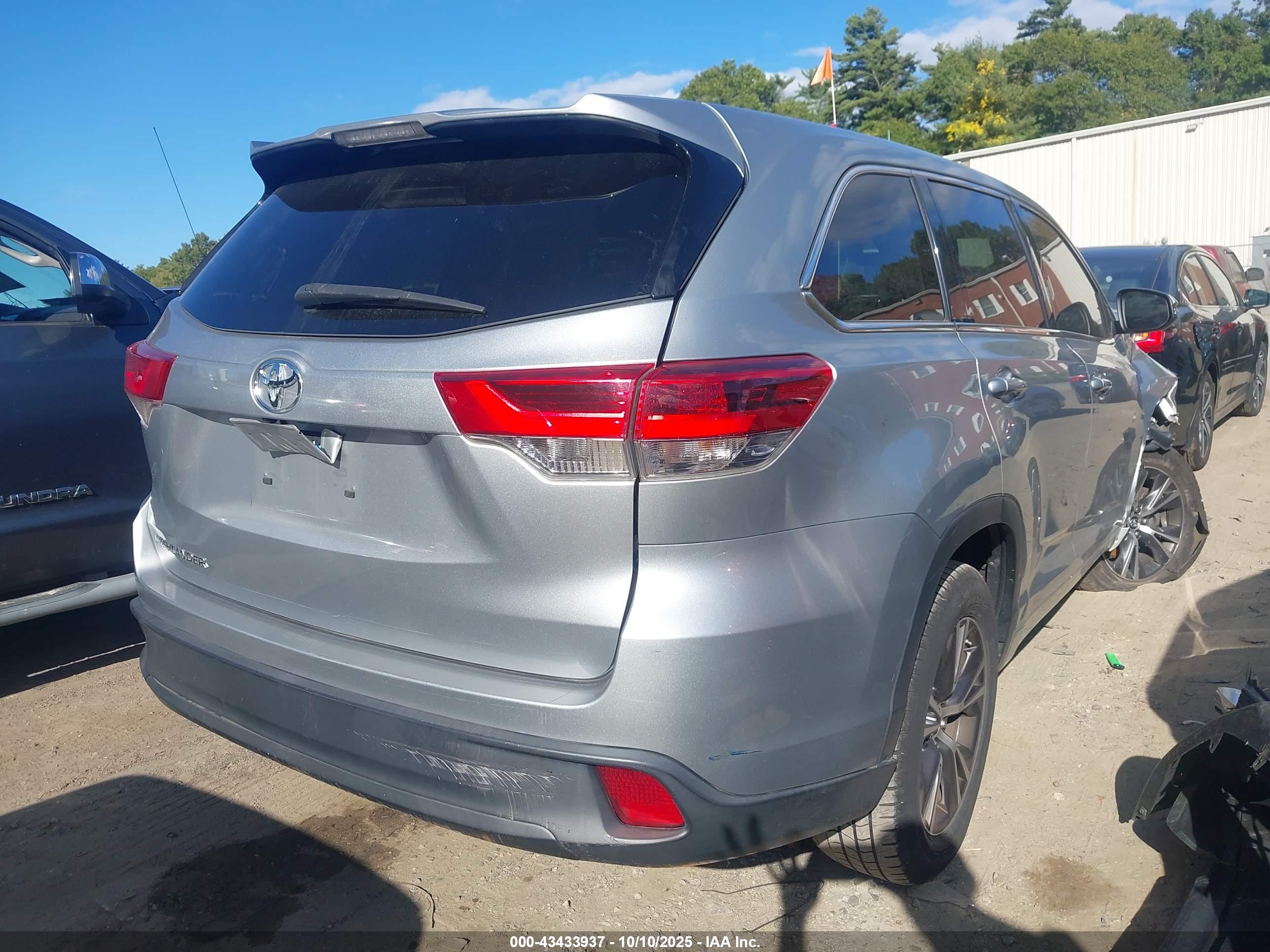 TOYOTA HIGHLANDER image 4