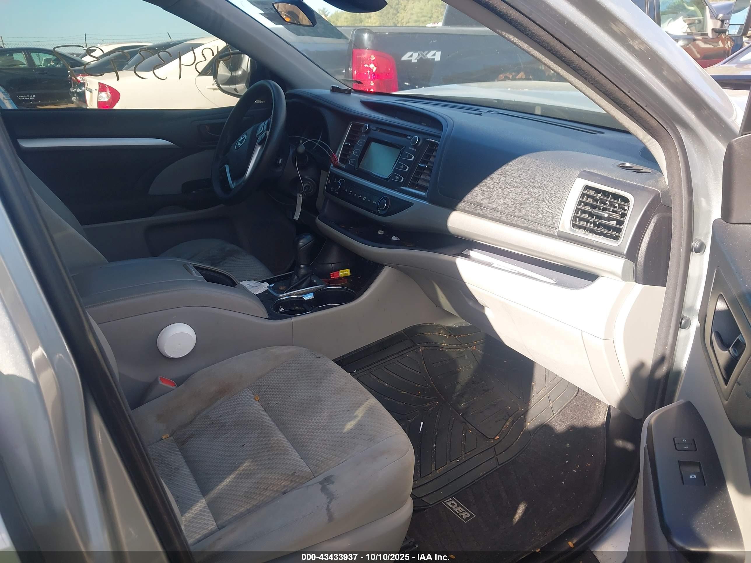 TOYOTA HIGHLANDER image 5