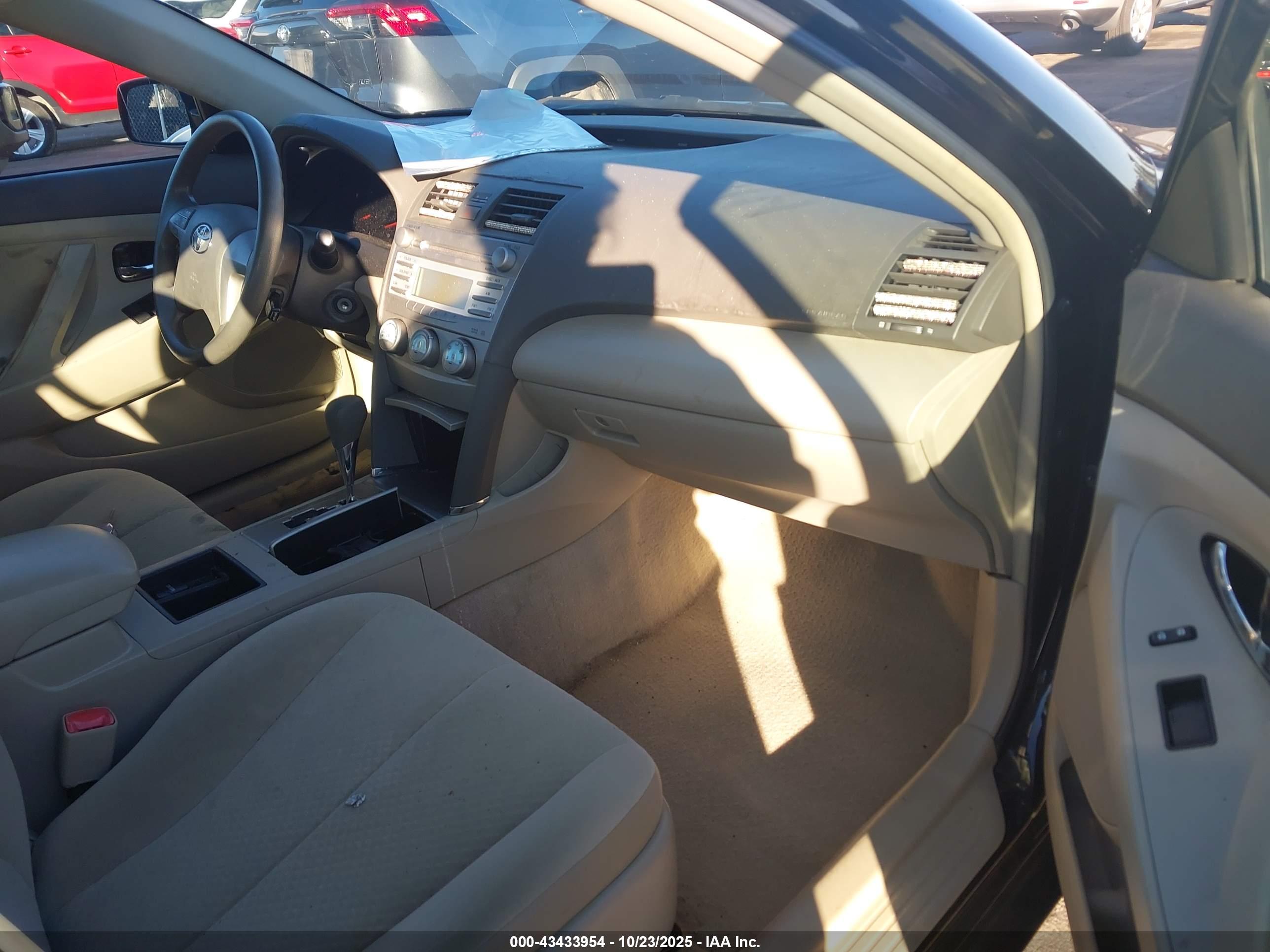 TOYOTA CAMRY image 5