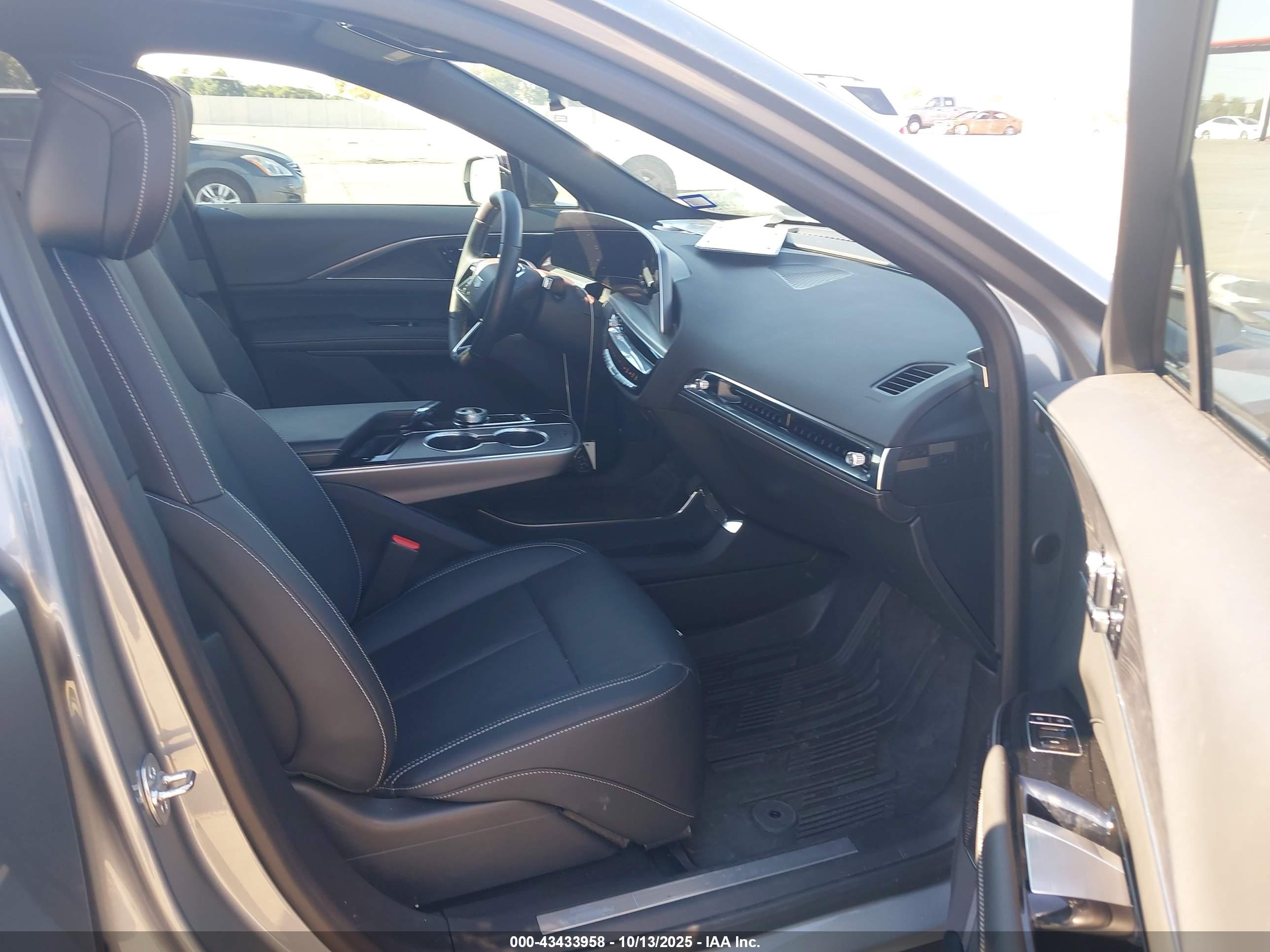CADILLAC LYRIQ image 5