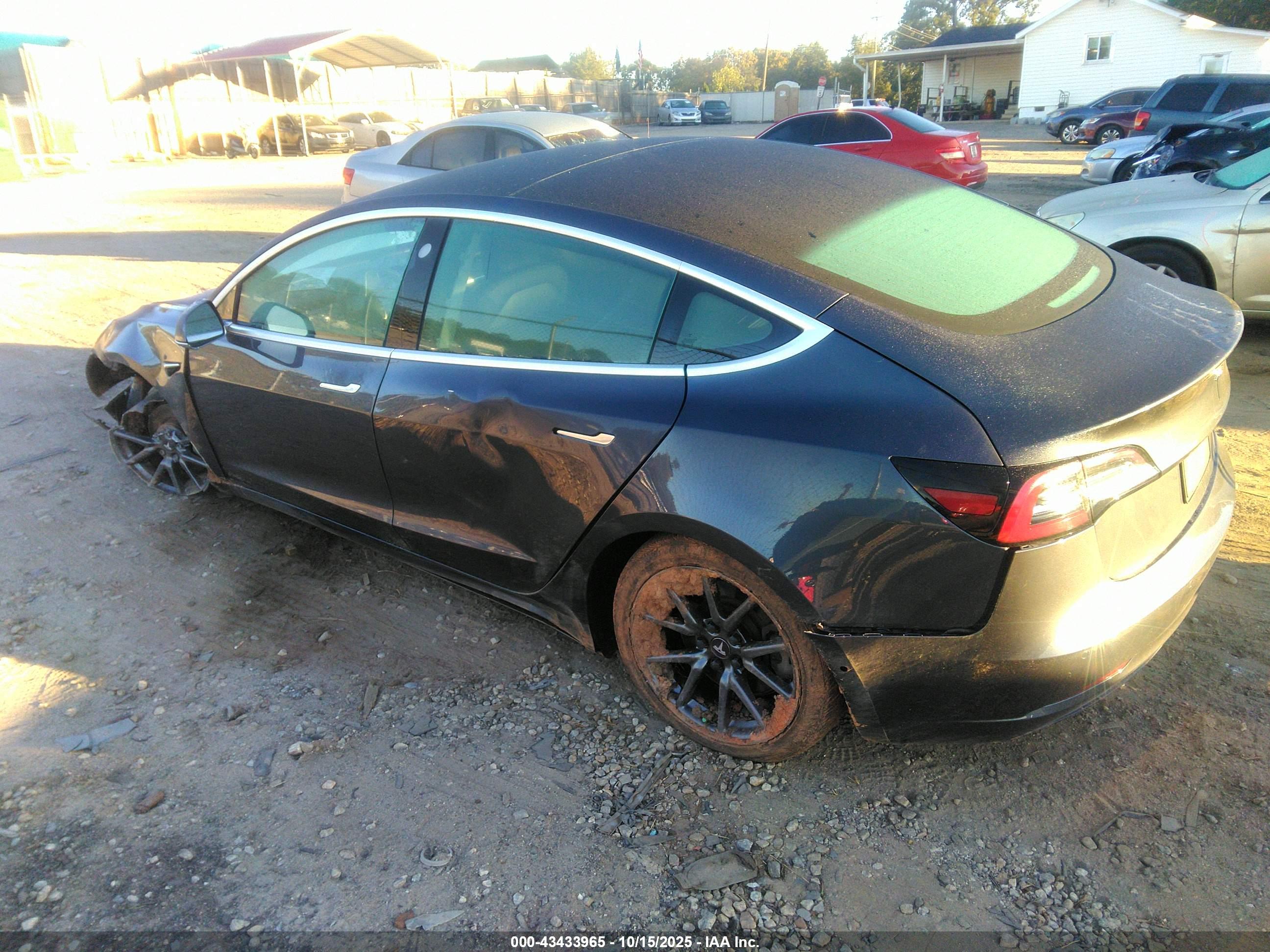 TESLA MODEL image 3