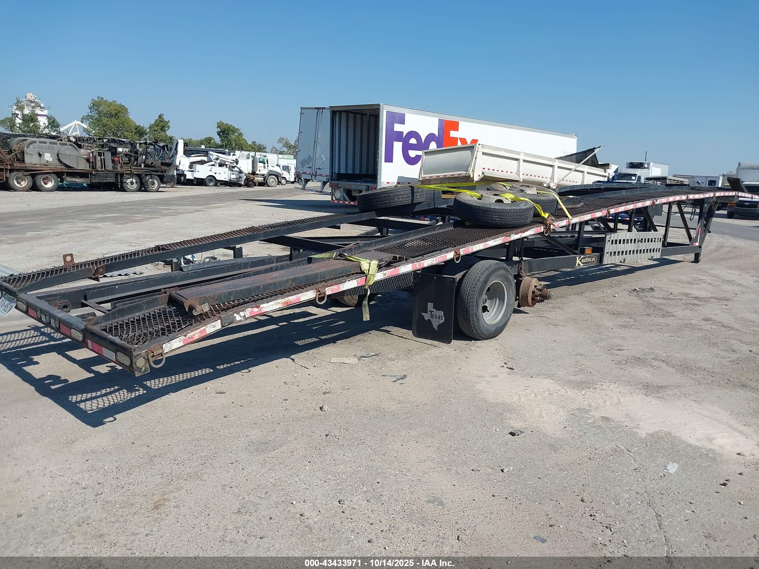 KAUFMAN TRAILERS image 4