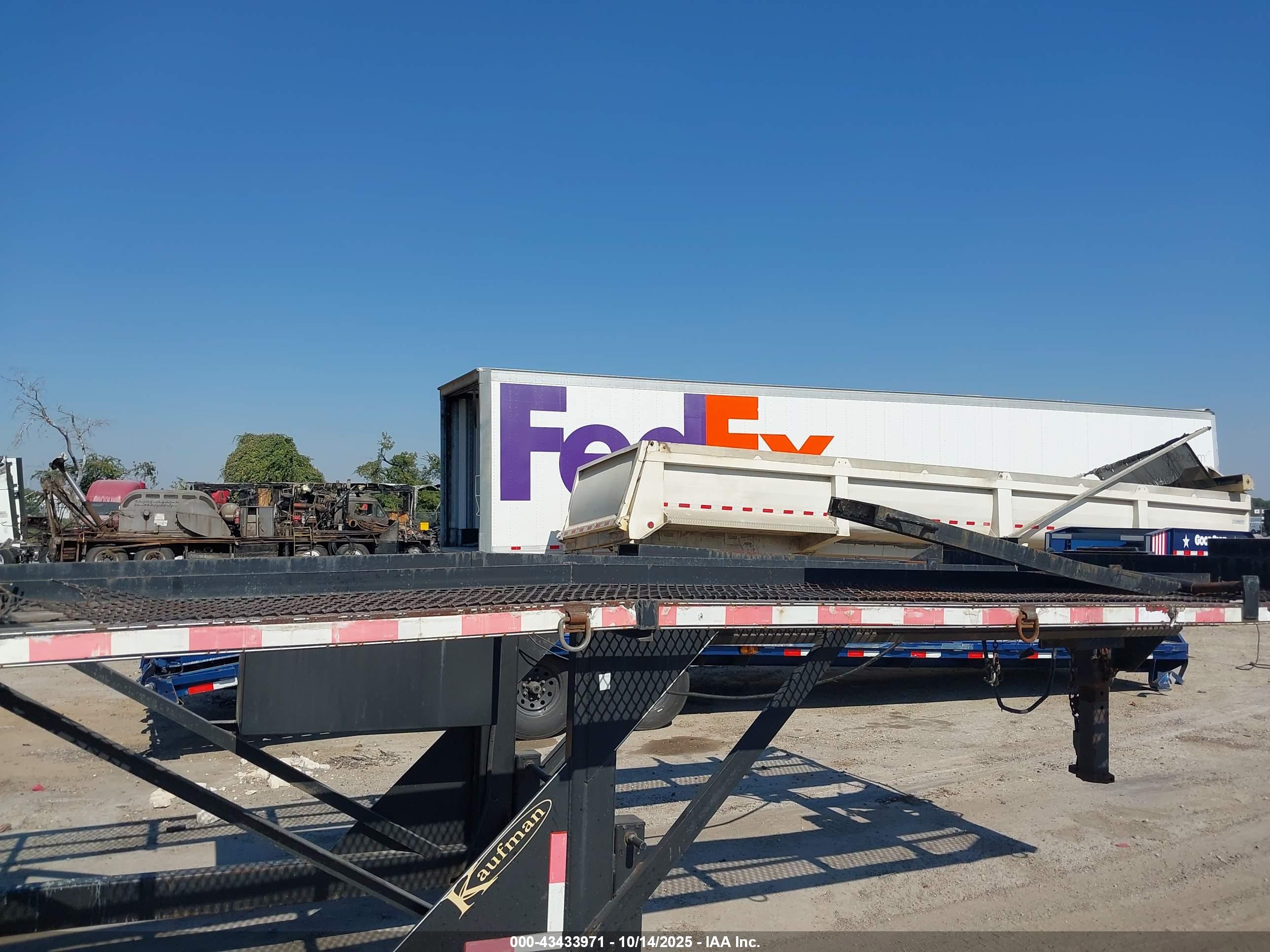 KAUFMAN TRAILERS image 5