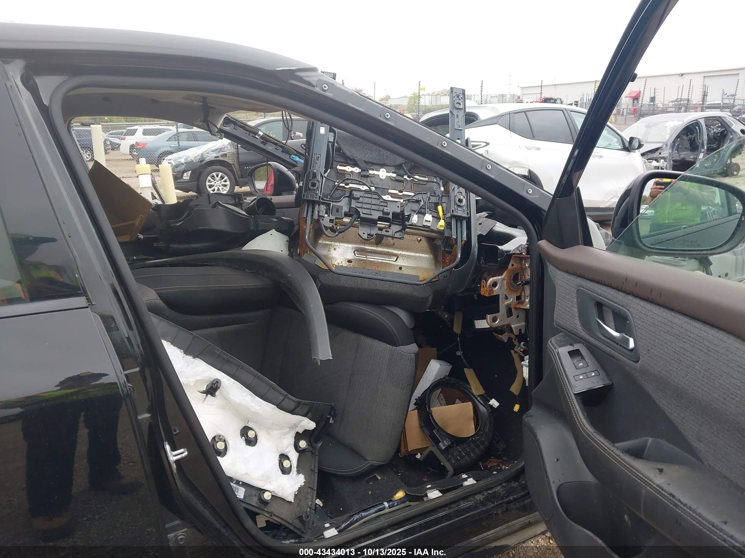 NISSAN ROGUE image 5
