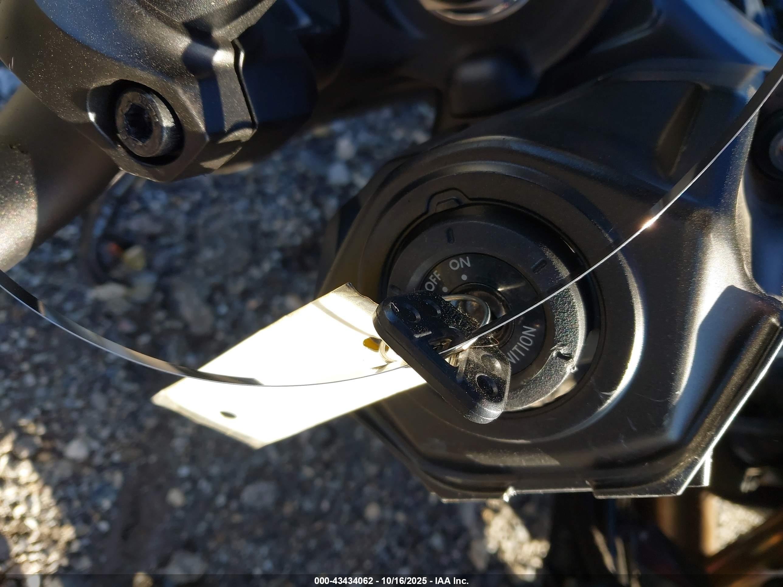 YAMAHA MT09 image 11
