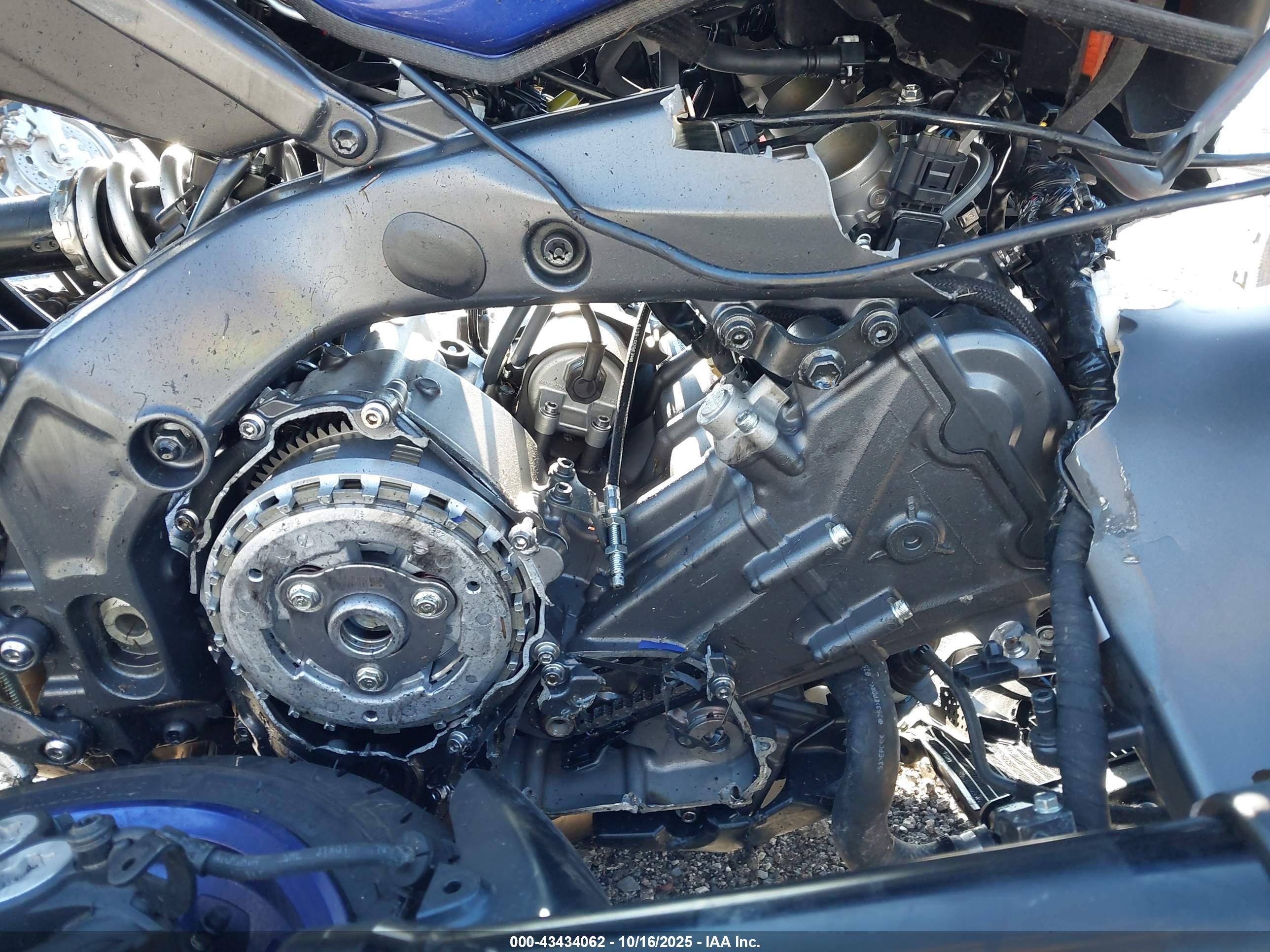 YAMAHA MT09 image 8
