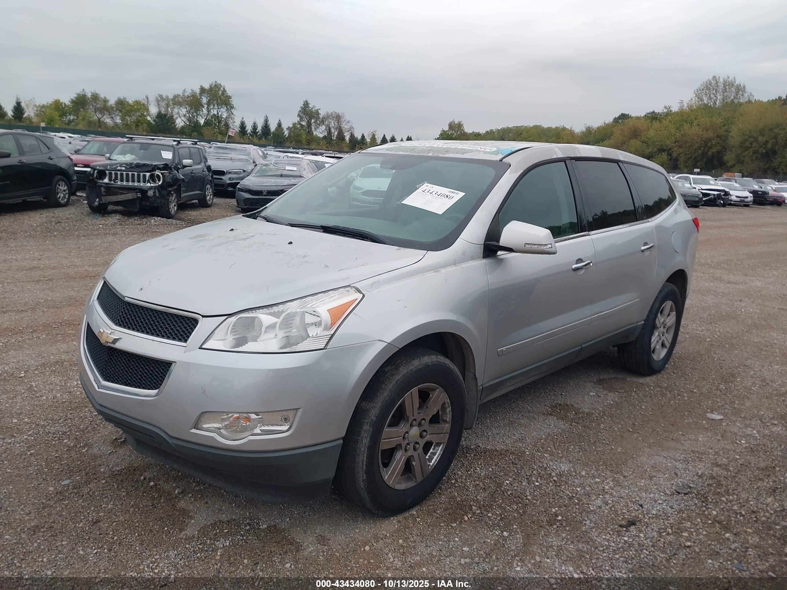 CHEVROLET TRAVERSE image 2