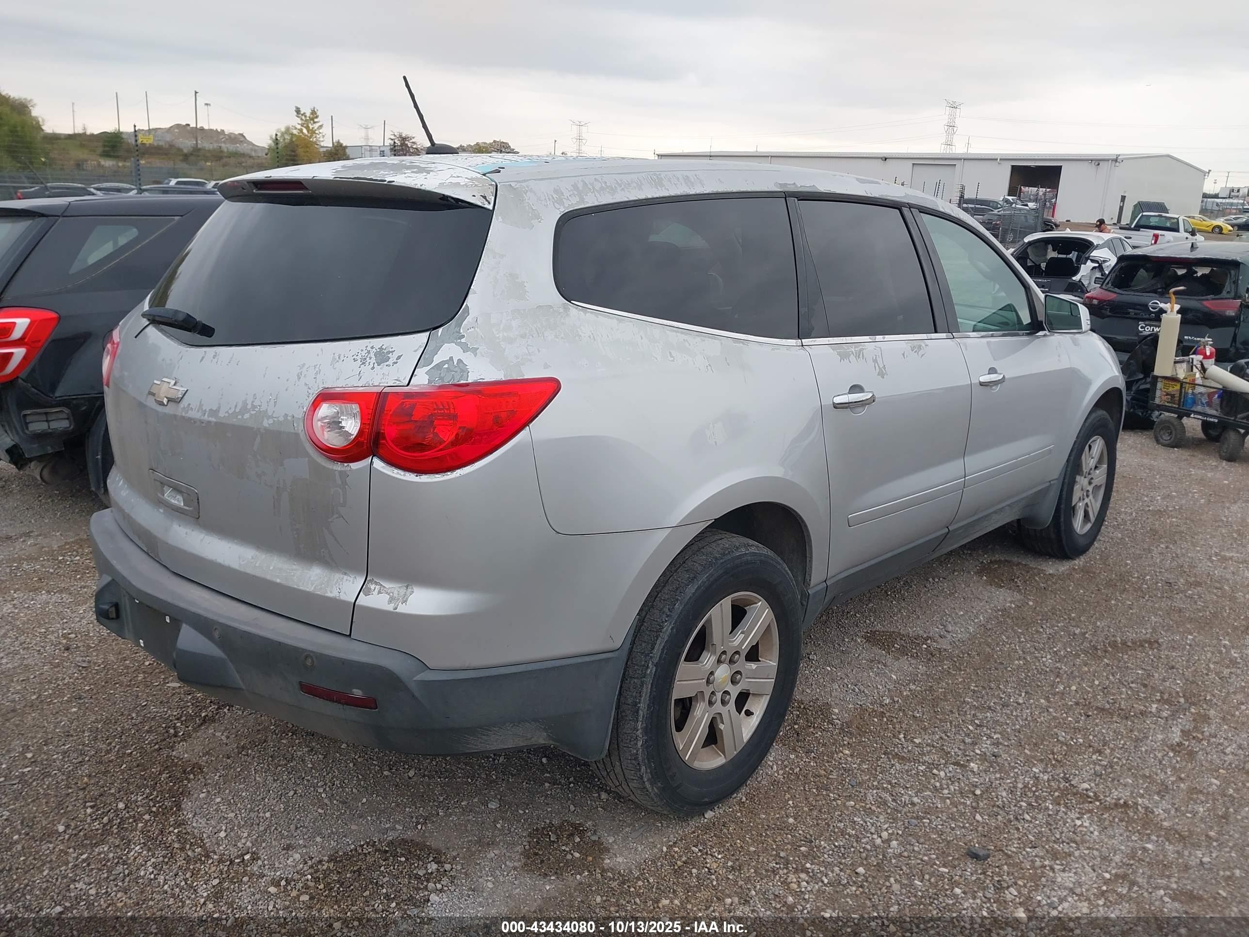 CHEVROLET TRAVERSE image 4