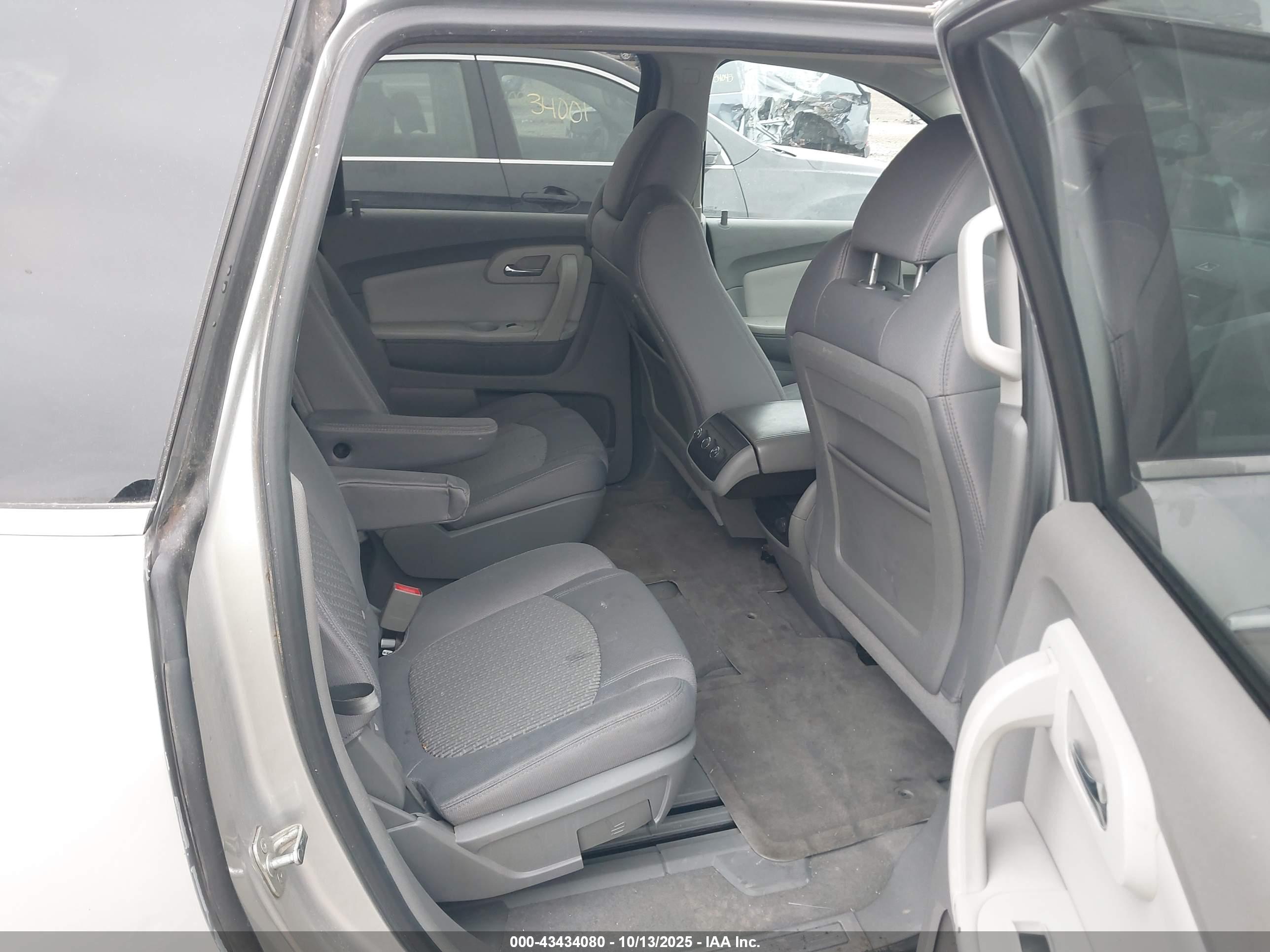 CHEVROLET TRAVERSE image 8