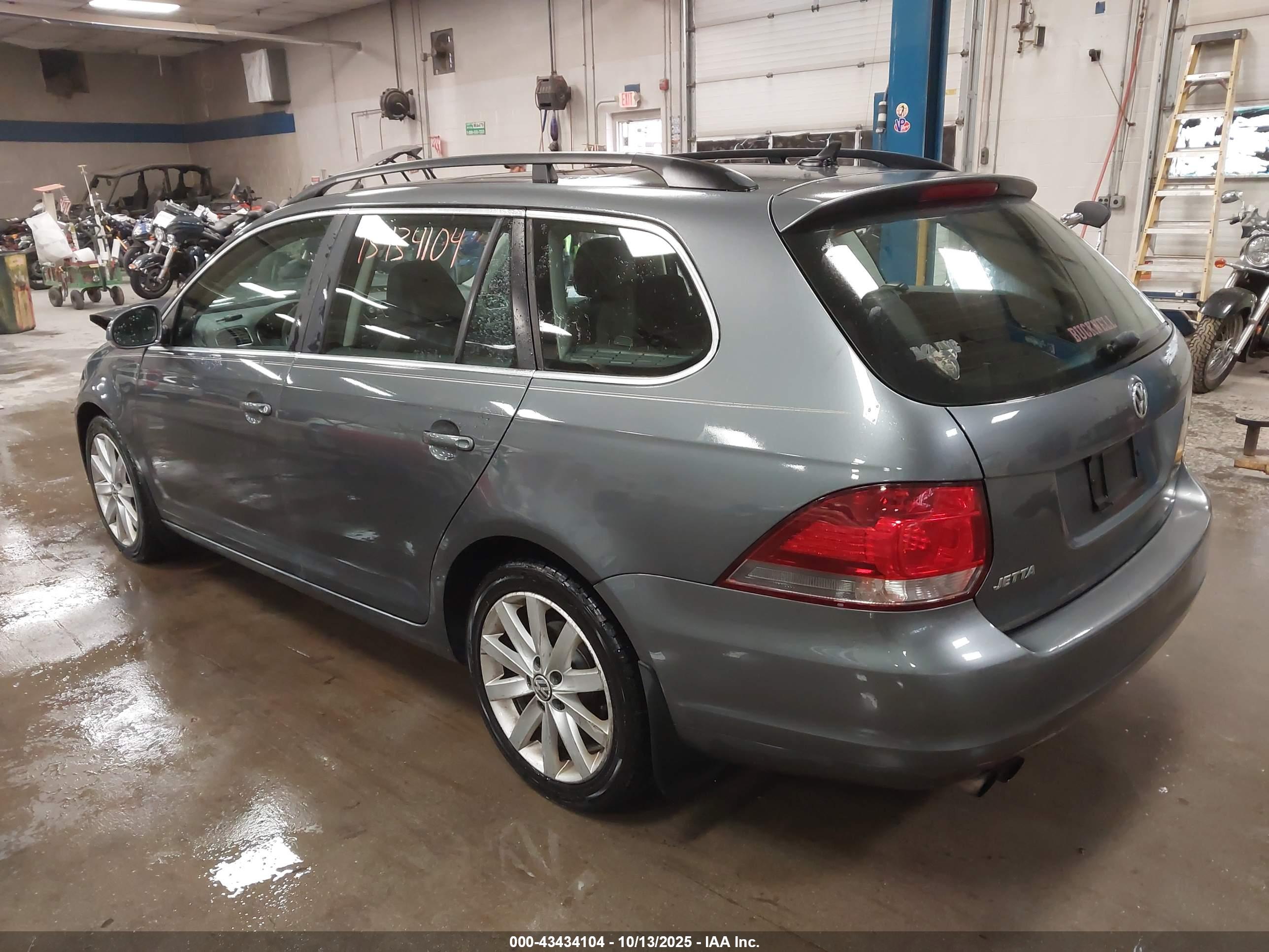 VOLKSWAGEN JETTA image 3