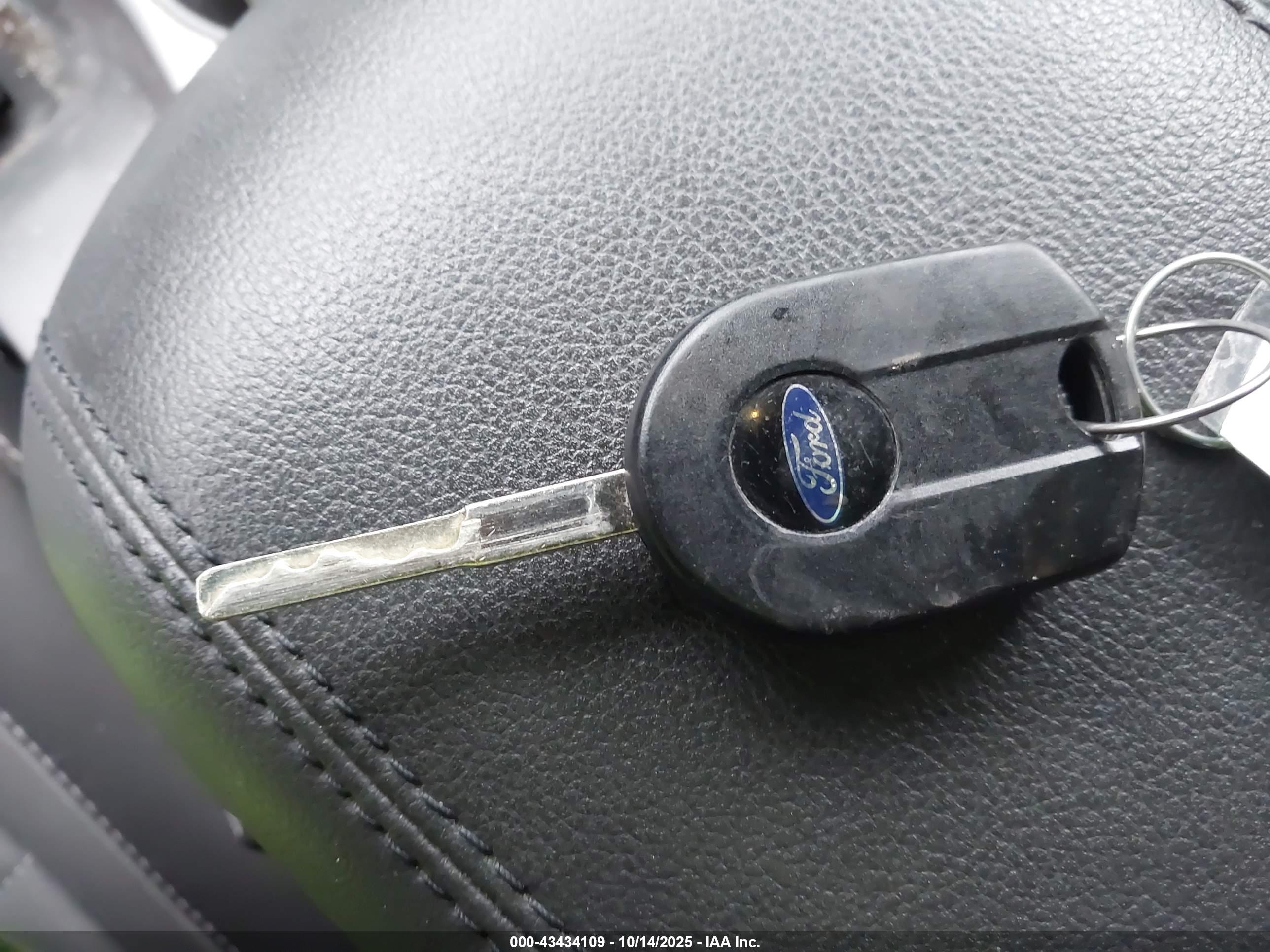 FORD ESCAPE image 11