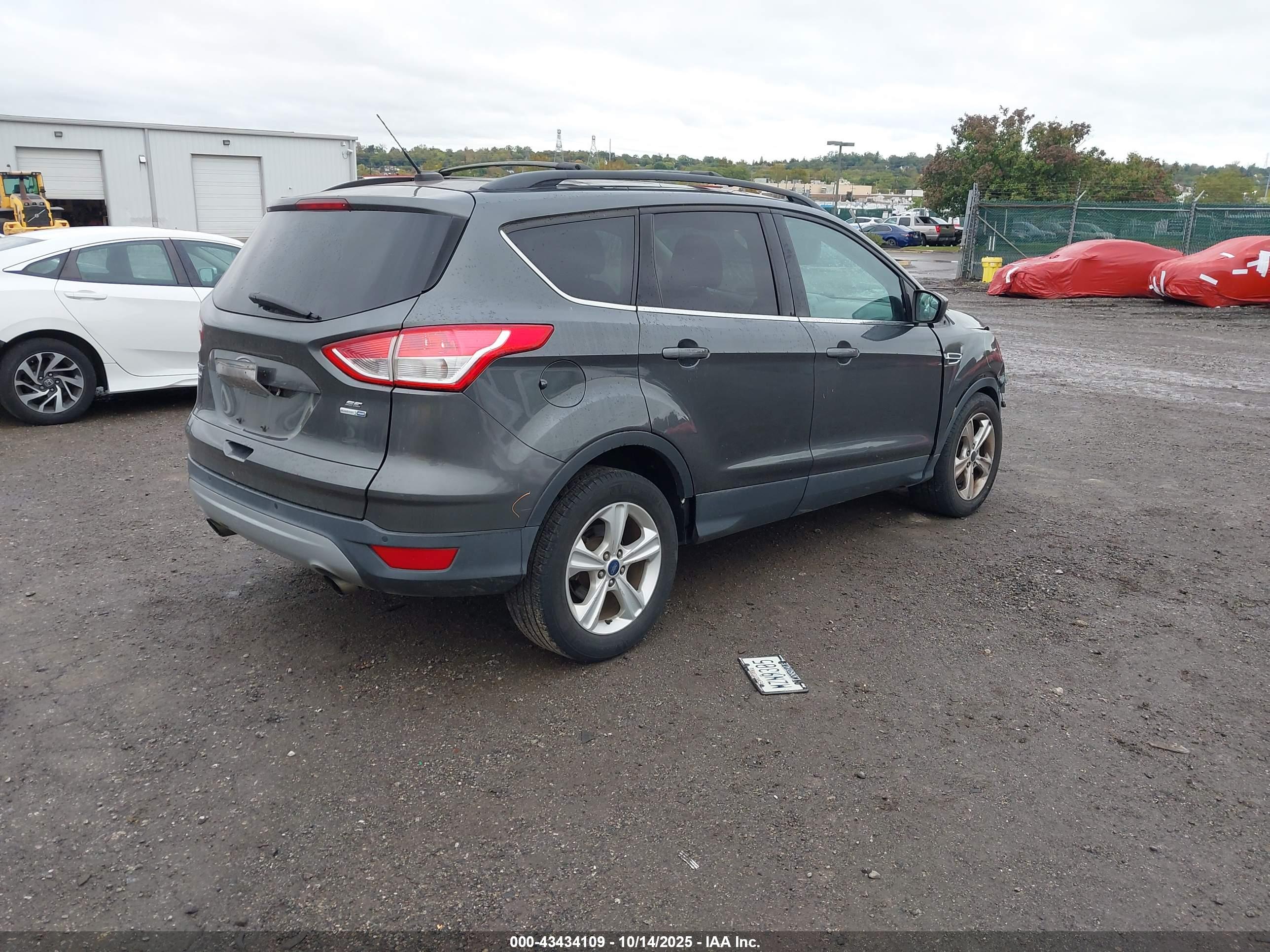 FORD ESCAPE image 4