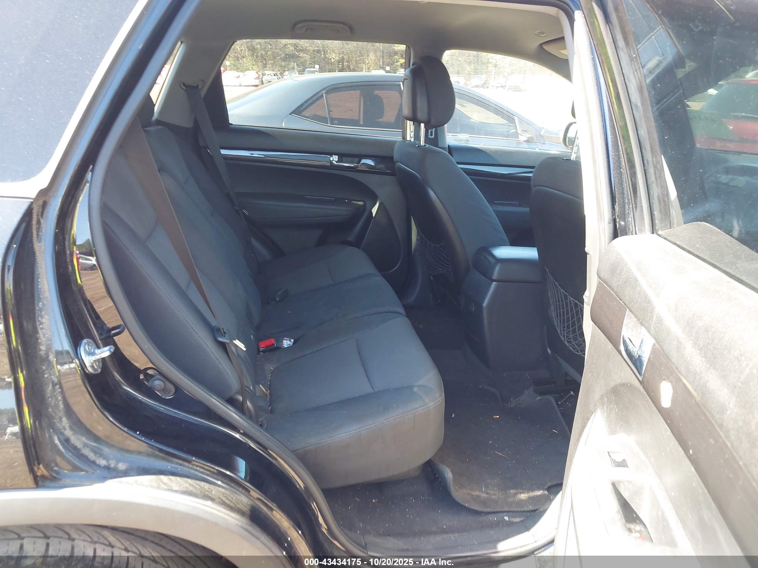 KIA SORENTO image 8
