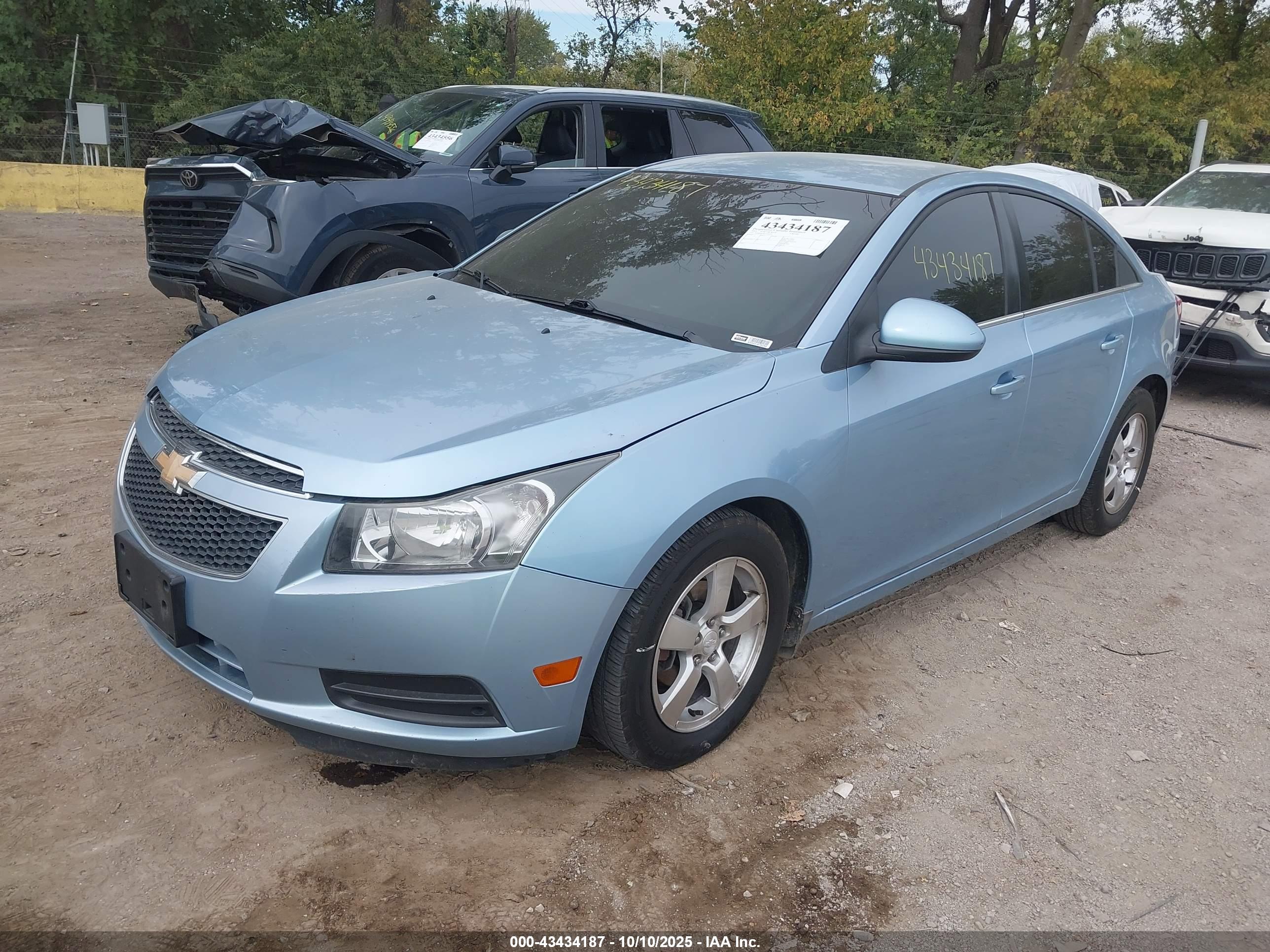CHEVROLET CRUZE image 2