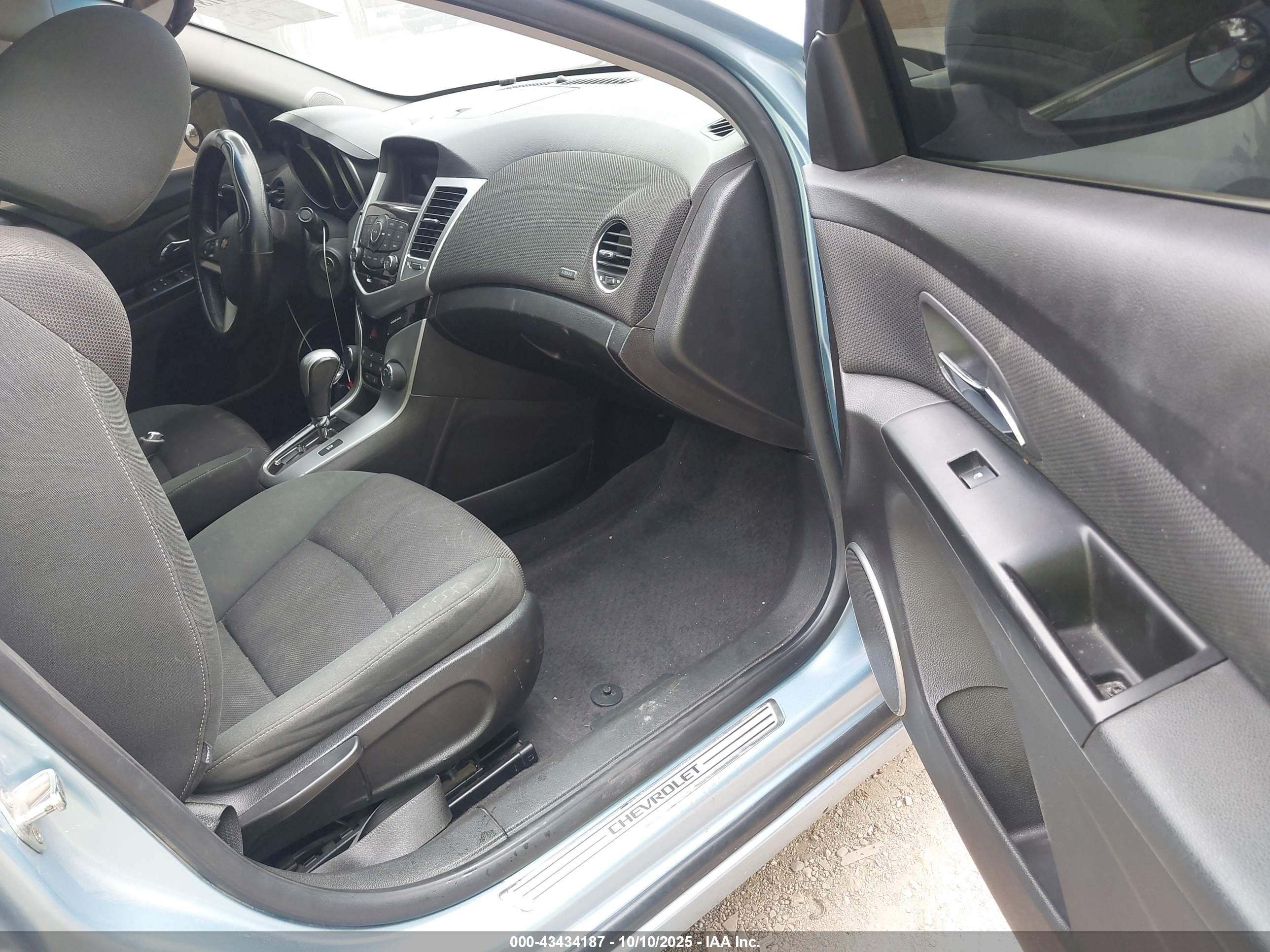 CHEVROLET CRUZE image 5