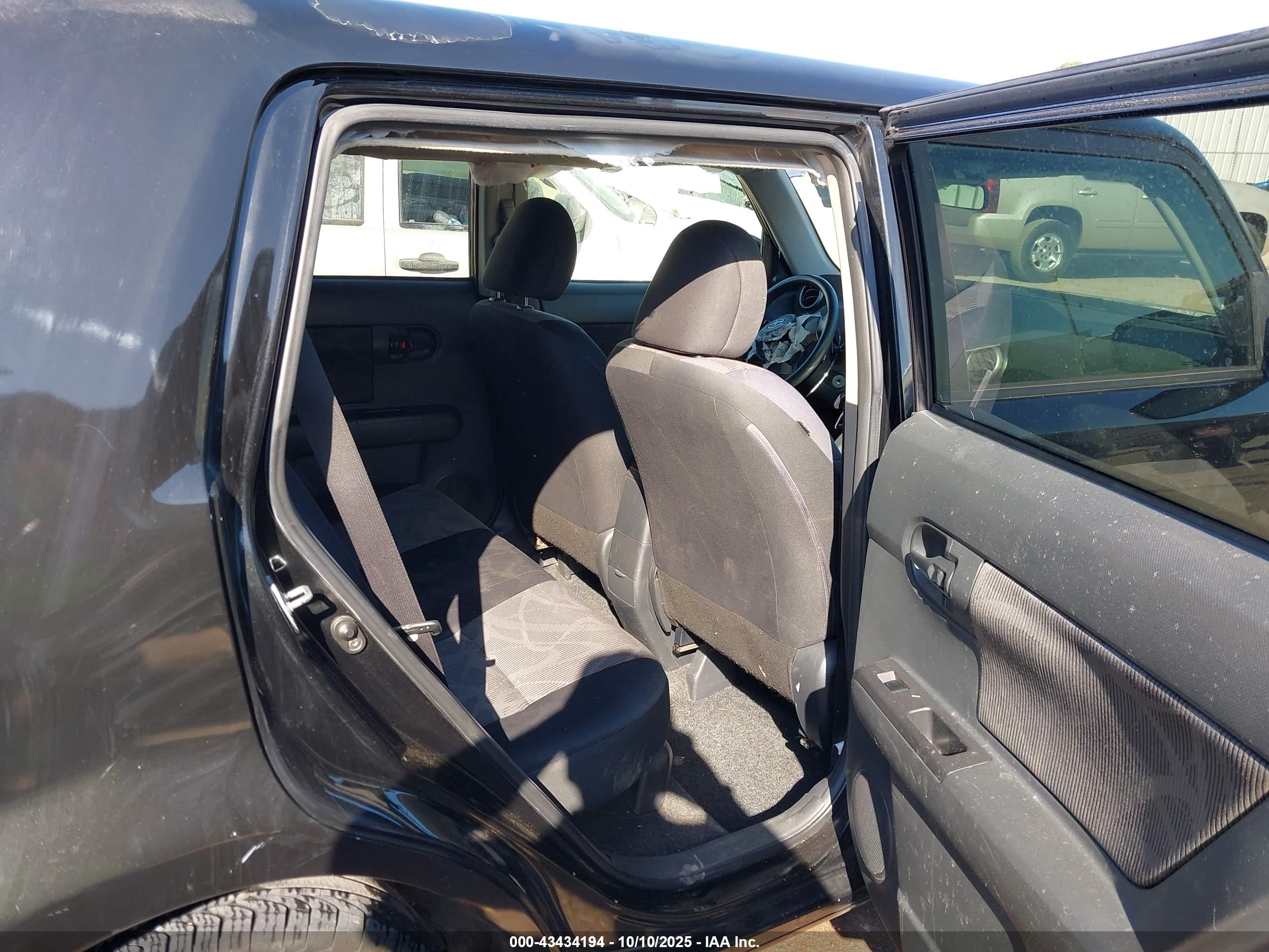 SCION XB image 8