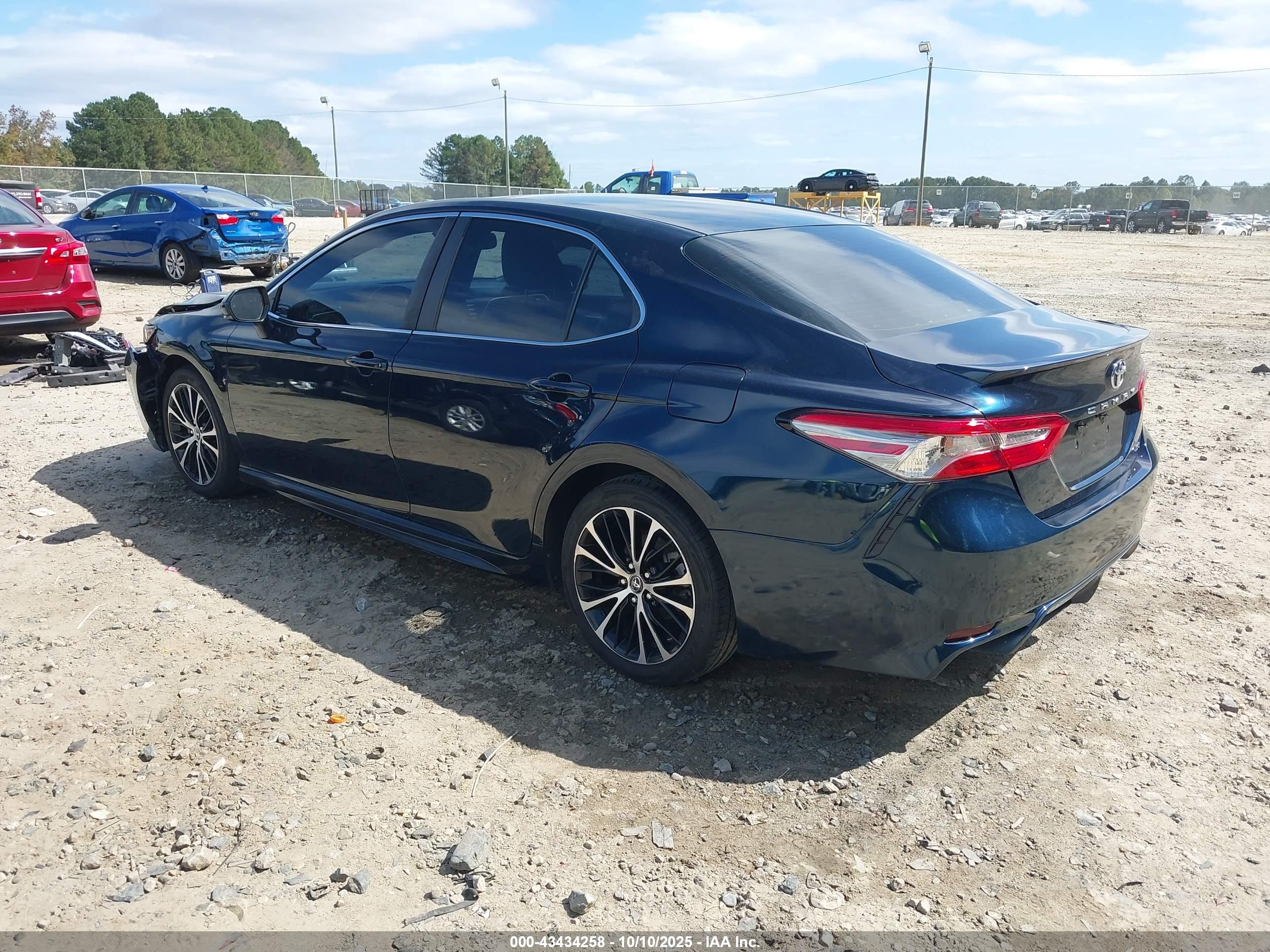 TOYOTA CAMRY image 3