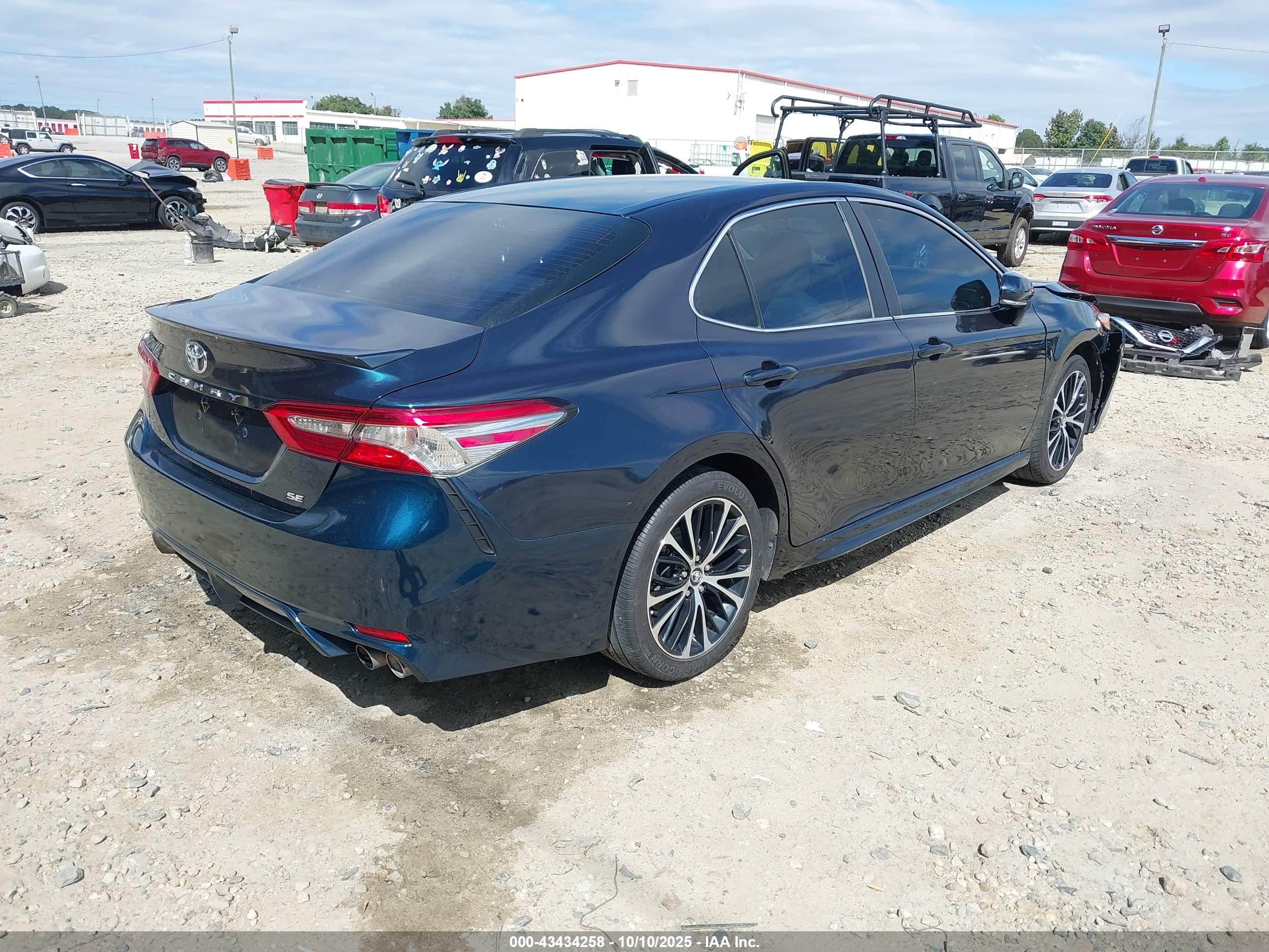 TOYOTA CAMRY image 4