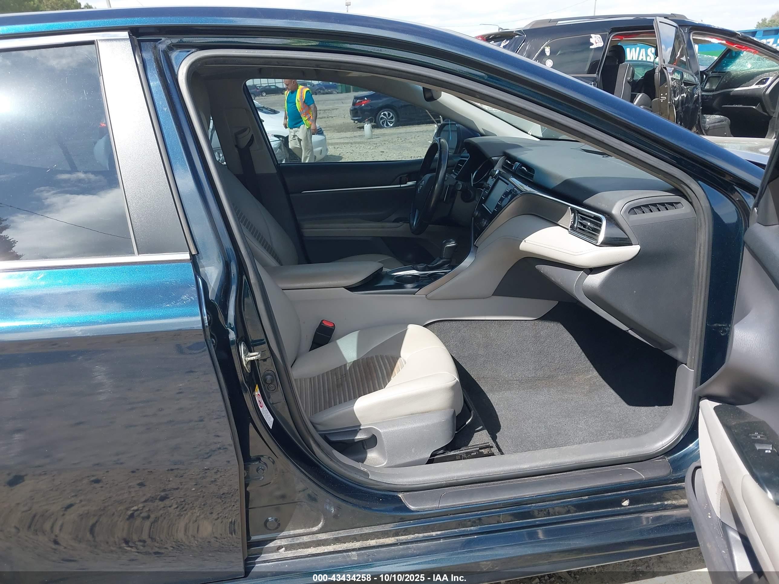 TOYOTA CAMRY image 5